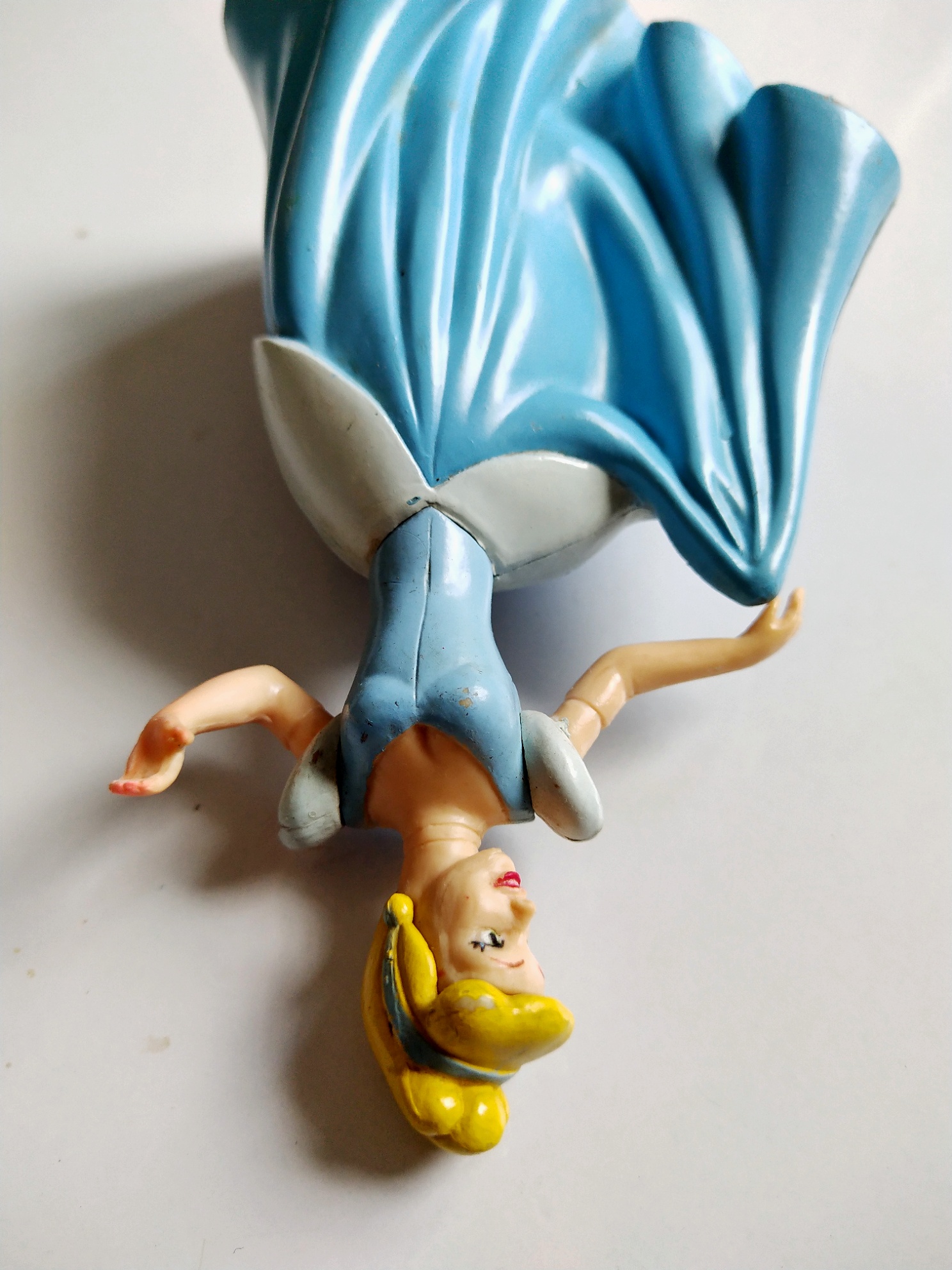 ของเล่น ของสะสม เจ้าหญิงดิสนีย์ ซินเดอเรลล่า แขนหมุนได้ *มือซ้ายมีตำหนิ เปื้อนสีแดง ตามภาพ, Disney Princess, Cinderella