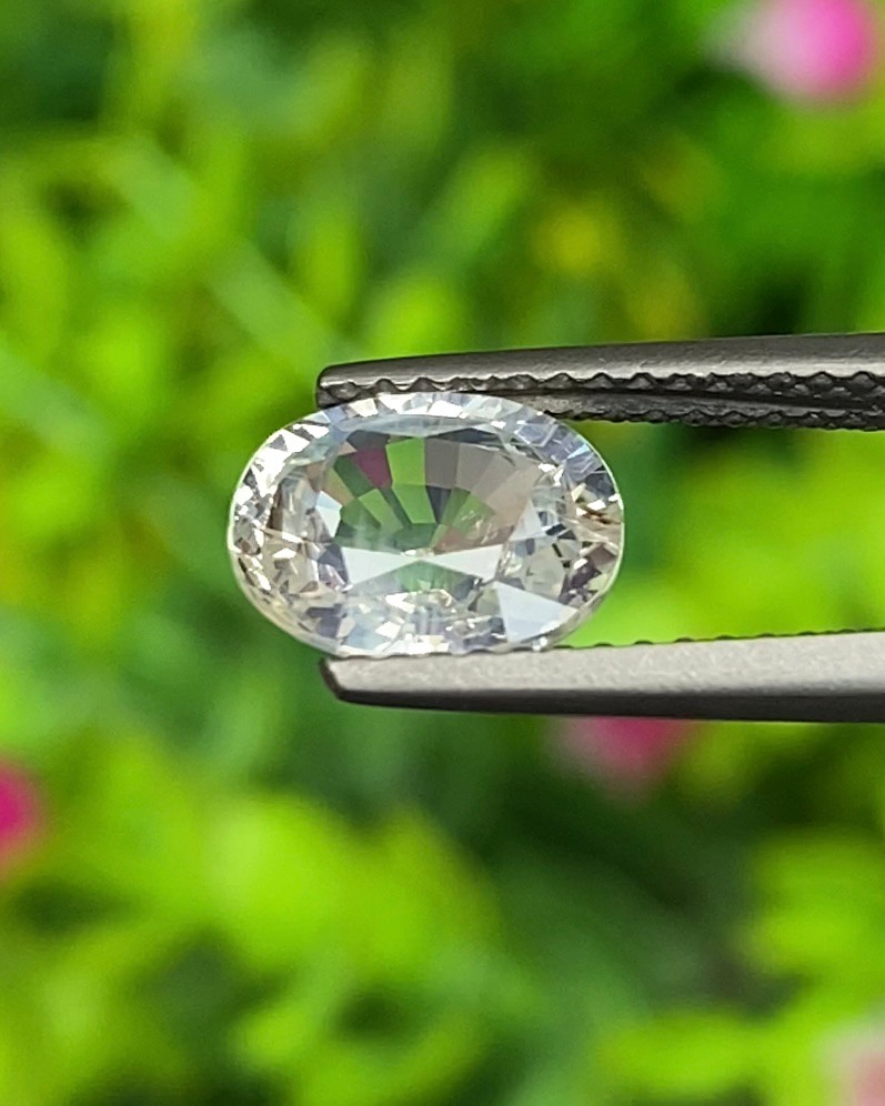 พลอย ขาว ไวท์ แซฟไฟร์ White Sapphire 2.08 กะรัต (Cts.) พลอยแท้ อัญมณีมงคลประจําวันเกิด เครื่องประดับพลอย