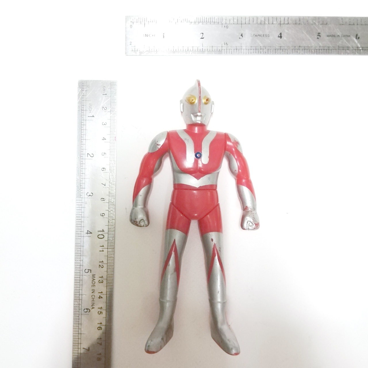 ฟิกเกอร์ พลาสติก งานไทยเอเพ๊กซ์ทอยส์ Ultraman,ApexT อุลตร้าแมน ลงสีด้านเดียวมีข้อต่อขยับ มีรอยตามรูป ค่อนข้างหายากไม่พบบ่อย