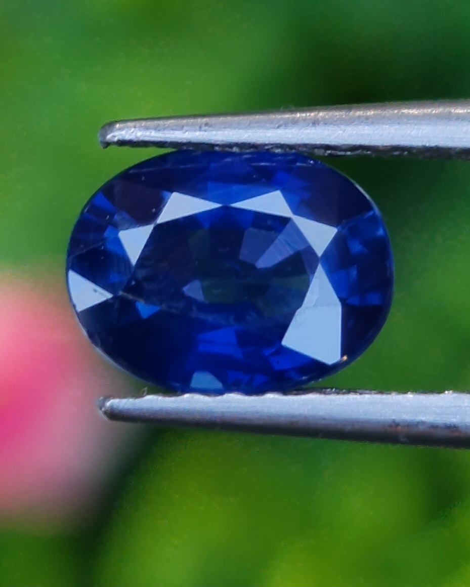 พลอย ไพลิน Blue Sapphire 1.00 กะรัต (Cts.) พร้อมใบเซอร์ พลอยแท้ อัญมณีมงคลประจําวันเกิด เครื่องประดับพลอย