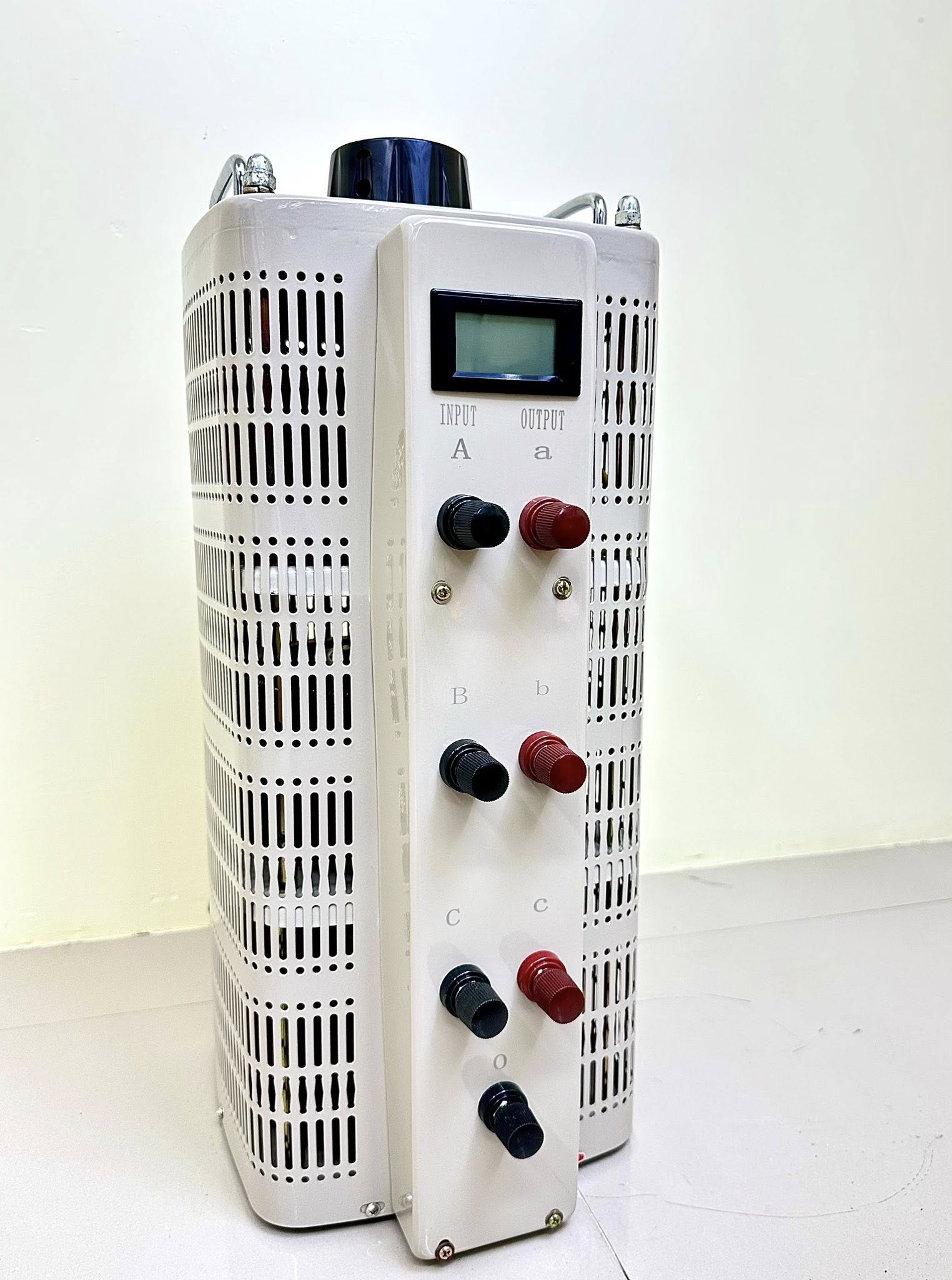 วาริแอค หม้อแปลงปรับแรงดันไฟฟ้าชนิดแกนหมุน 15Kva 3 เฟส