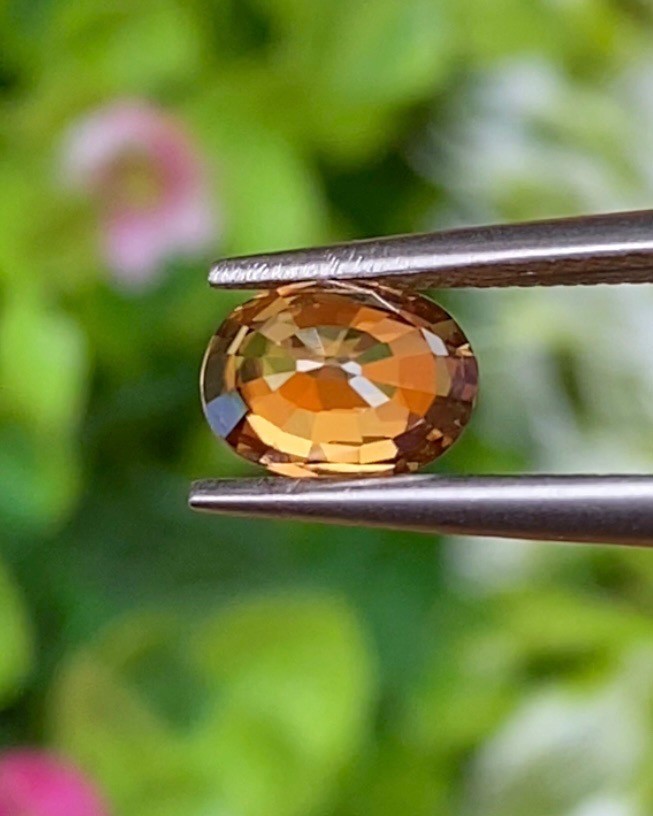 พลอย เพทาย (Zircon) 1.39 กะรัต (Cts.) พลอยแท้ อัญมณีมงคลประจําวันเกิด เครื่องประดับพลอย