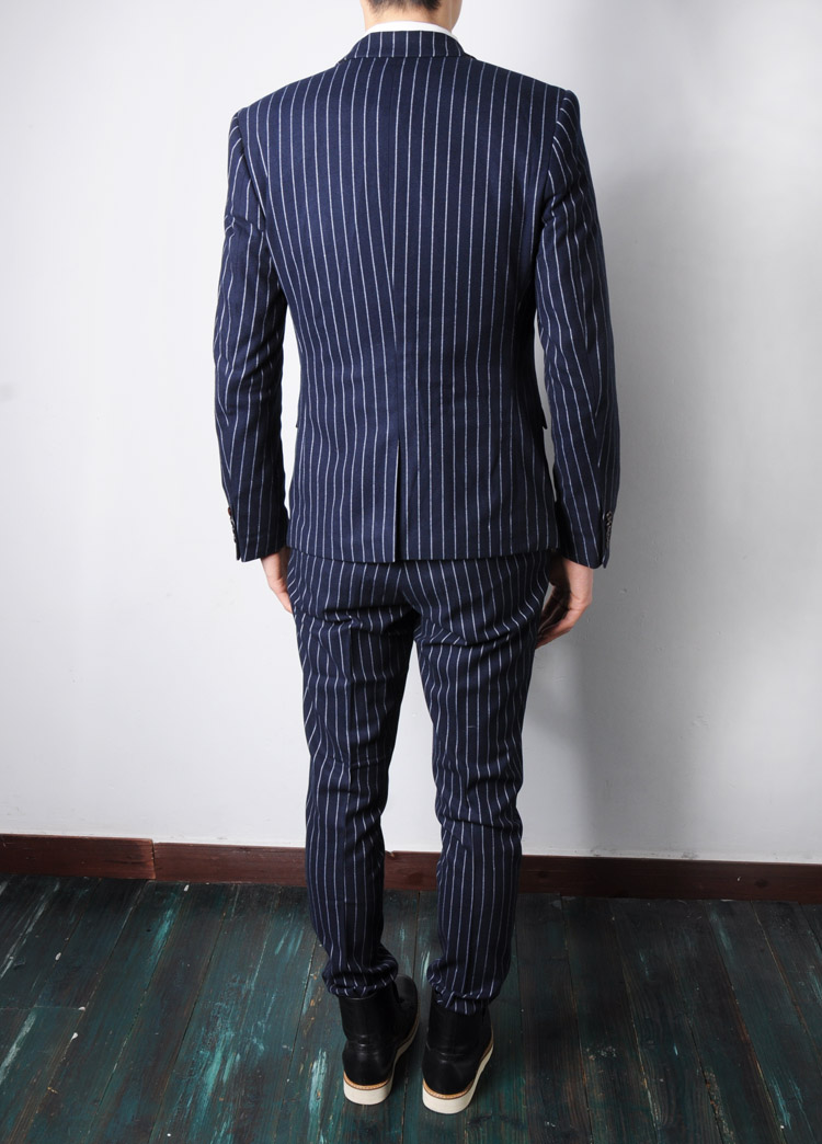 เช่า ชุดสูทชาย สีกรมท่าลายทางเล็ก ทางเข้ารูป