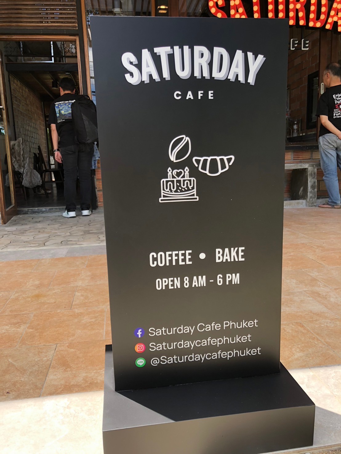 ป้ายร้าน SATURDAY