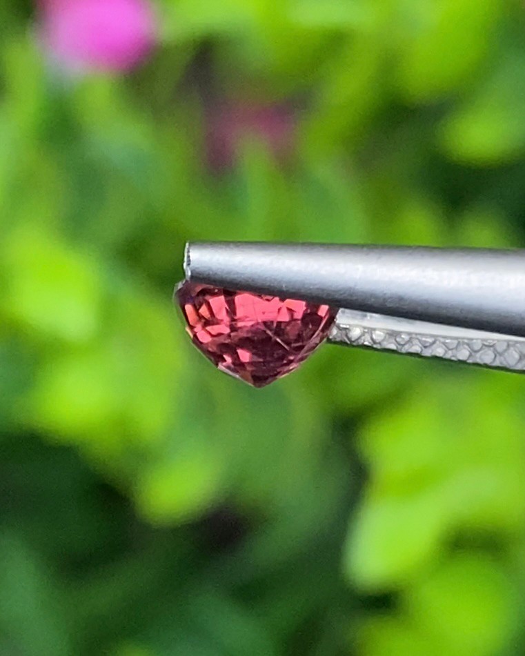 พลอย ทัวร์มาลีน Tourmaline 0.90 กะรัต (Cts.) พลอยแท้ อัญมณีมงคลประจําวันเกิด เครื่องประดับพลอย