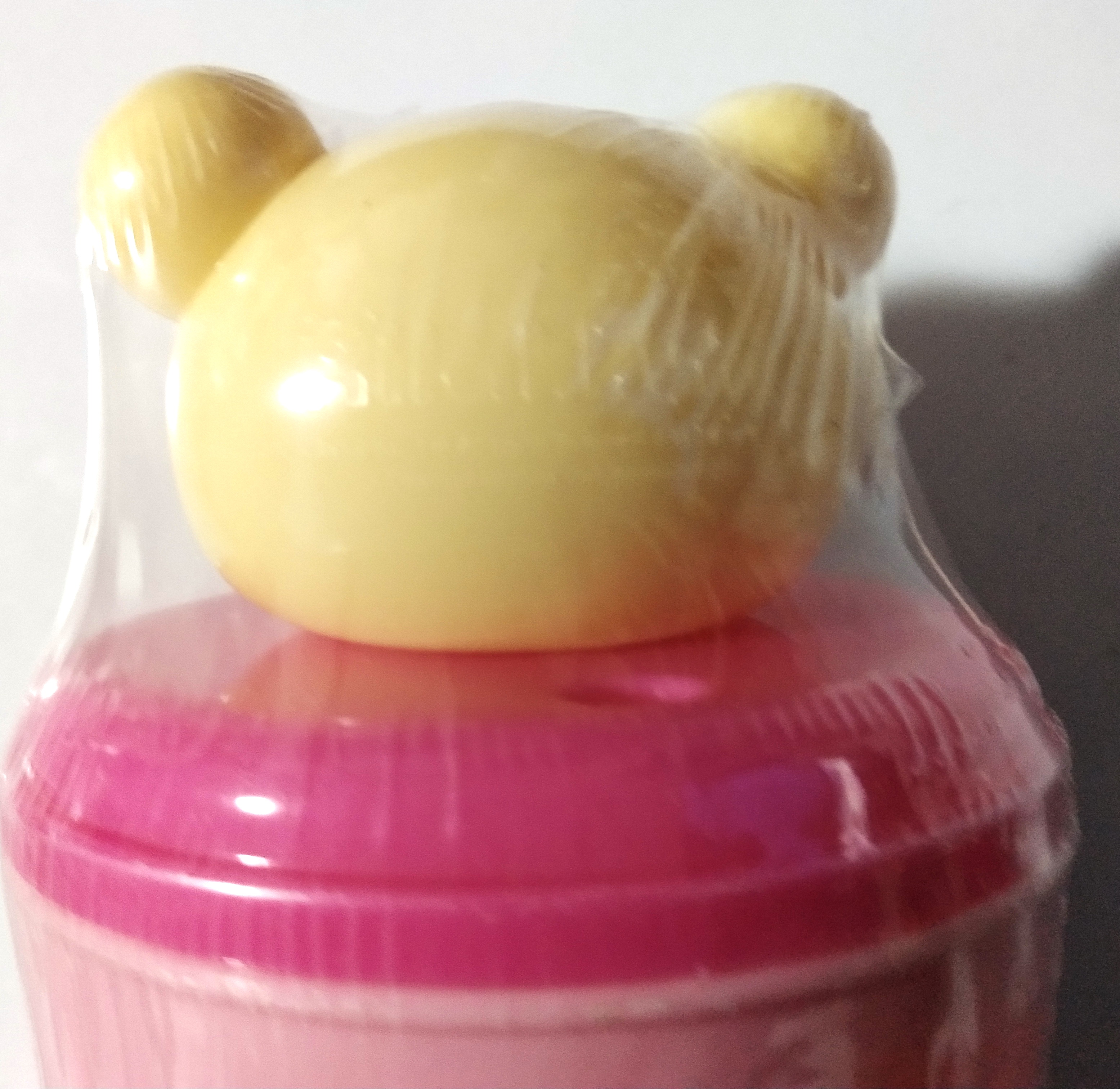 ของสะสม แก้วน้ำพลาสติกสีชมพูลายรีลัคคุมะ Rilakkuma พร้อมท็อปเปอร์หัวหมีรีลัคคุมะสีขาว