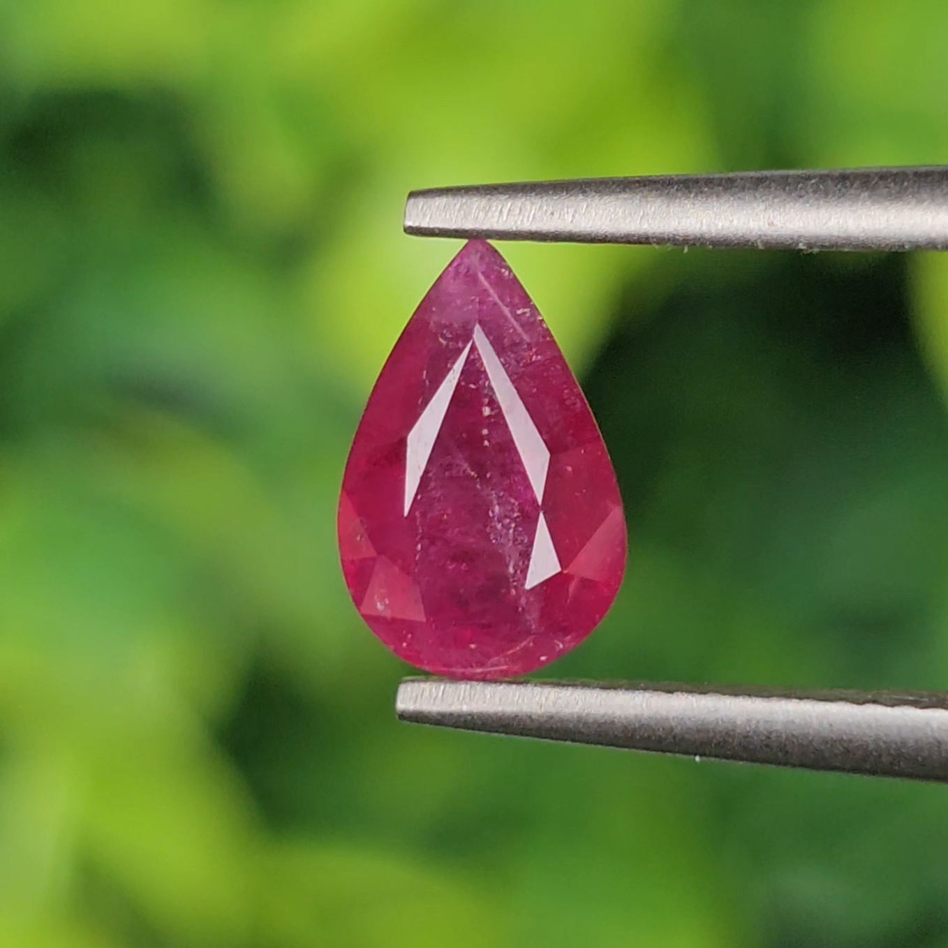 พลอย ทับทิม สยาม Siam Ruby Sapphire 1.01 กะรัต (Cts.) พลอยแท้ อัญมณีมงคลประจําวันเกิด เครื่องประดับพลอย