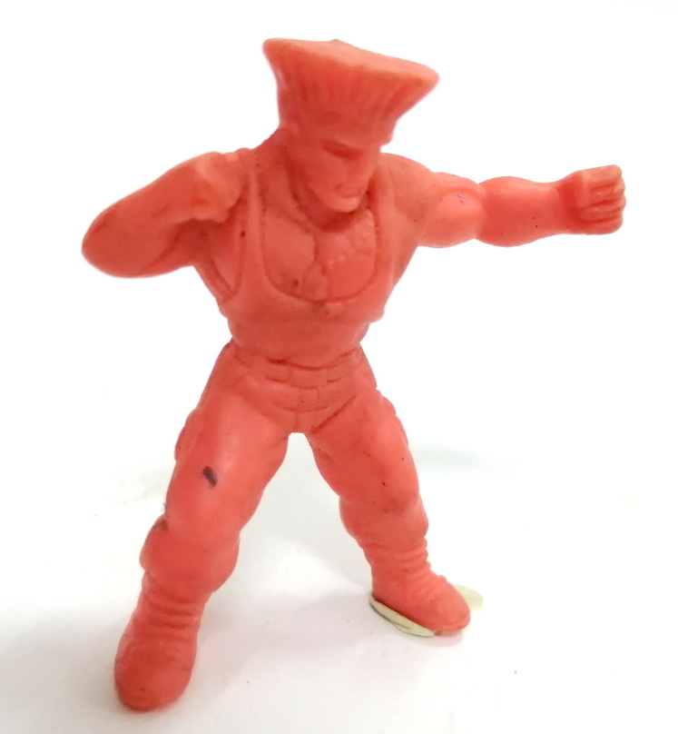 ตุ๊กตายาง5ซม. กิลล์ จาก สตรีทไฟเตอร์ Street Fighter งานยุค 90 ตัวขุ่น สภาพดี