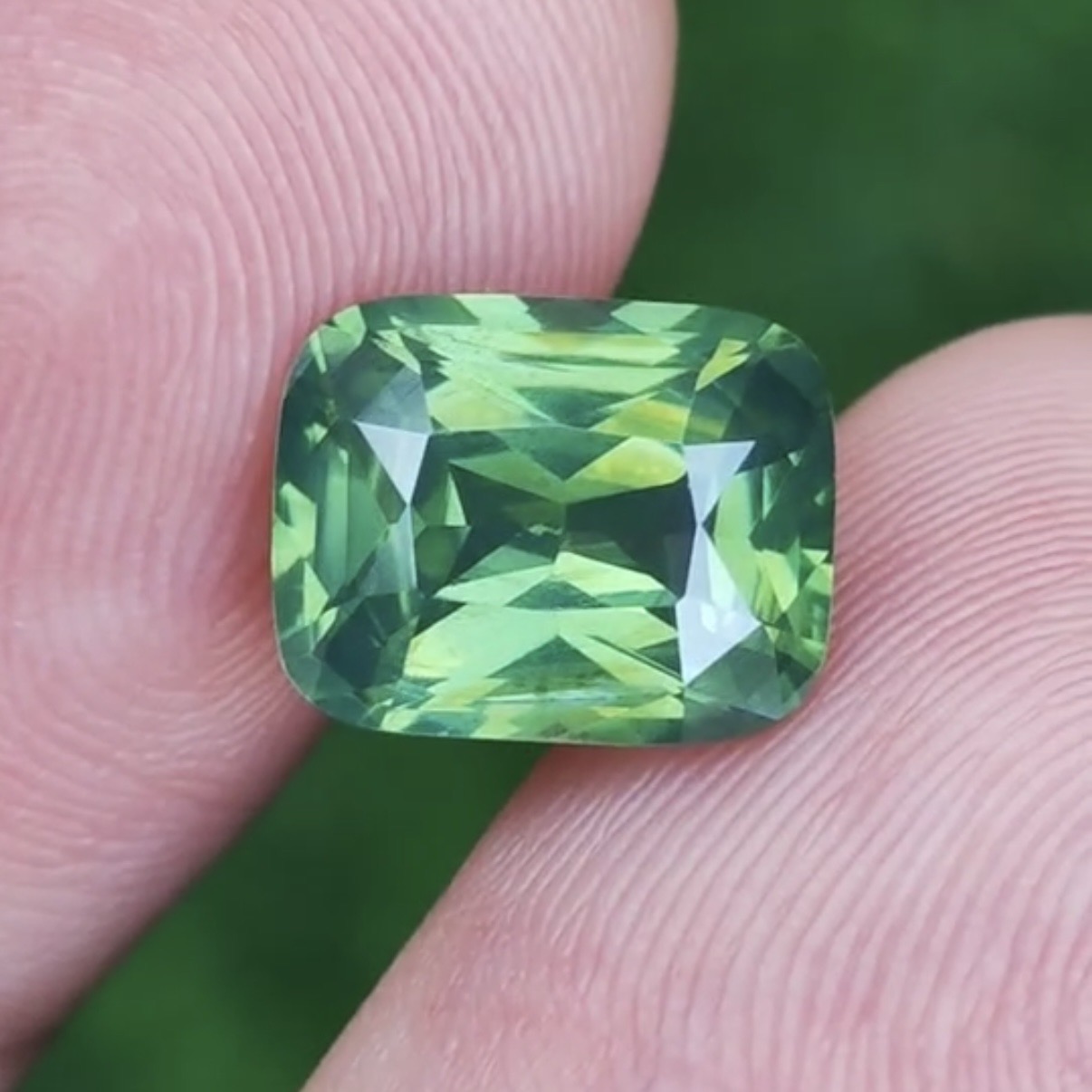 พลอย เพทาย Natural Zircon 5.34 กะรัต (Cts.) ดิบ พร้อมใบเซอร์ พลอยแท้อัญมณีมงคล ประจําวันเกิด เครื่องประดับพลอย