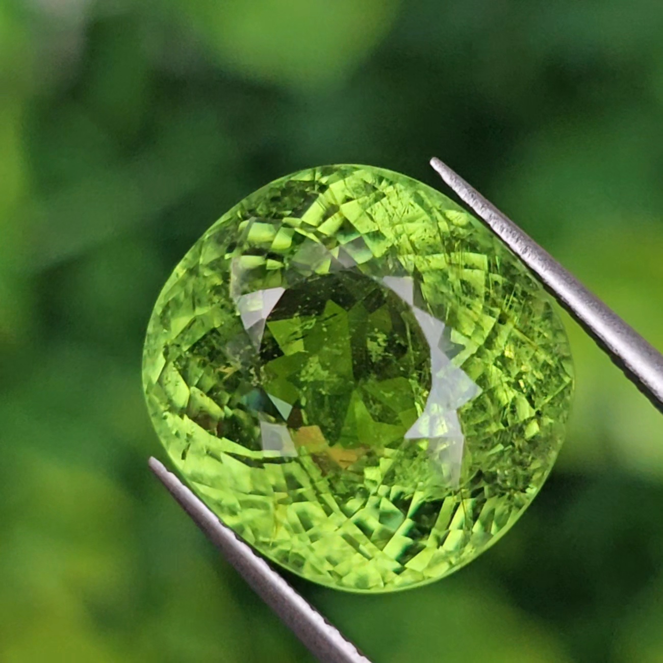 พลอย พาไรบ้า ทัวร์มาลีน Paraiba Tourmaline 11.02 กะรัต (Cts.) *สีพิเศษ เขียวนีออน neon green พร้อมใบเซอร์ พลอยแท้อัญมณีมงคล ประจําวันเกิด เครื่องประดับพลอย