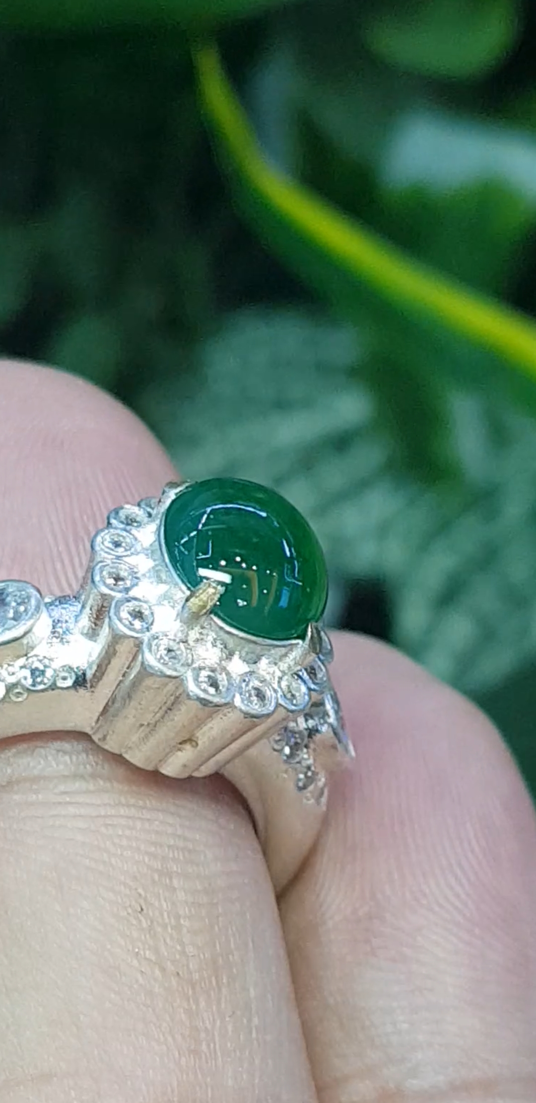 หยก พม่า แท้ Jade แหวนหยก (jadeite) 2.07 กะรัต (Cts.) ดิบ (Size) 59 ไม่ผ่านการปรับปรุง (Type A) พม่า (Myanmar)