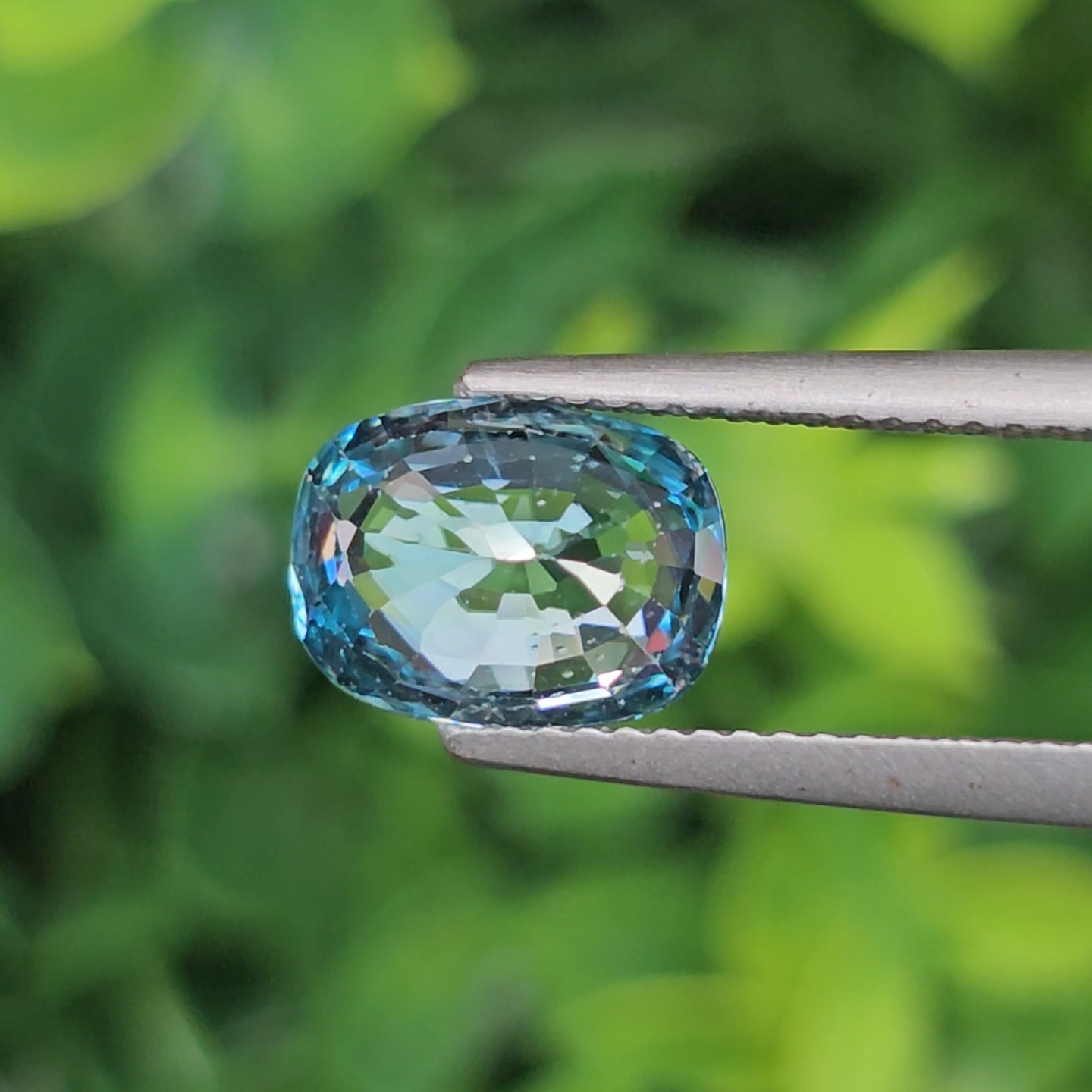 พลอย เพทาย (Zircon) 3.50 กะรัต (Cts.) พลอยแท้ อัญมณีมงคลประจําวันเกิด เครื่องประดับพลอย