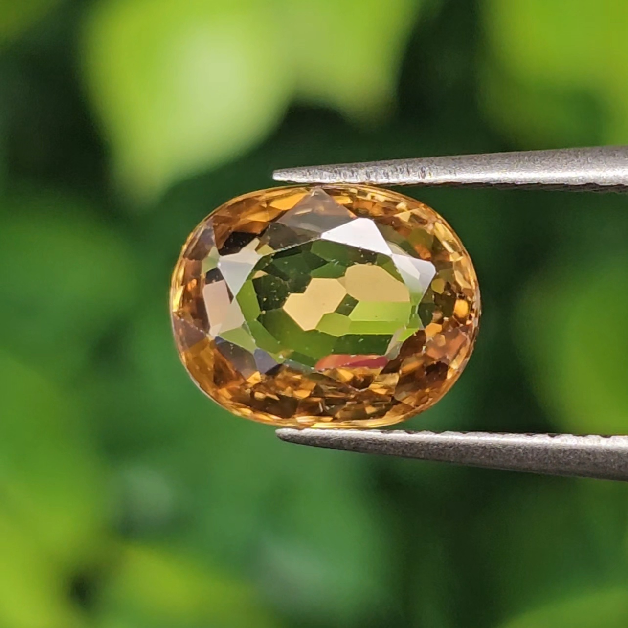 พลอย เพทาย (Zircon) 2.40 กะรัต (Cts.) พลอยแท้ อัญมณีมงคลประจําวันเกิด เครื่องประดับพลอย