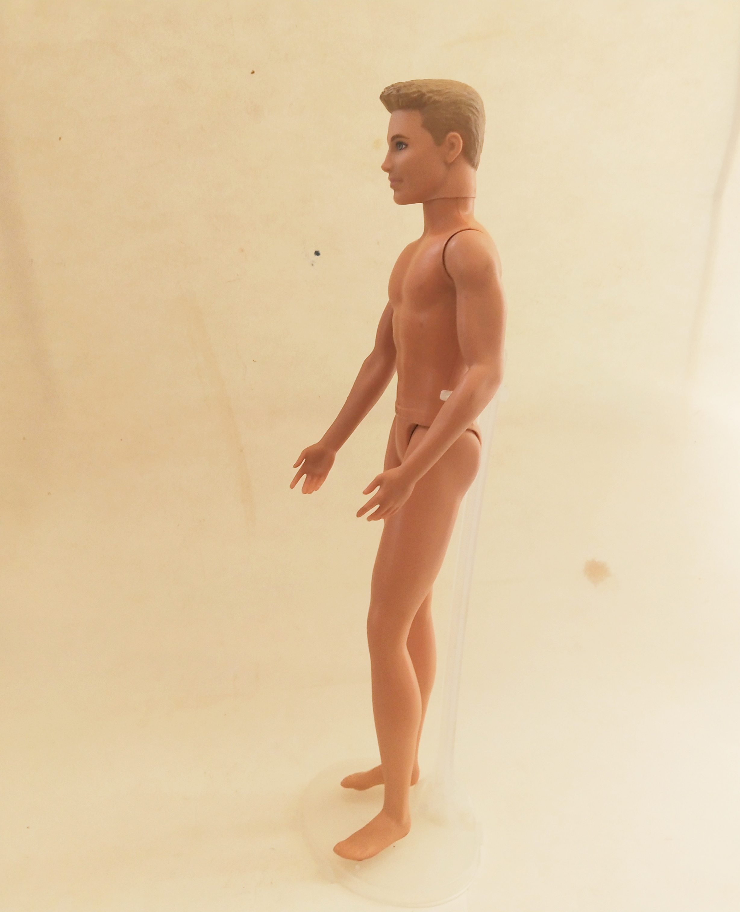 ตุ๊กตาผู้ชาย เคน แฟชั่นโพสต์ ท่ายืนทิ้งน้ำหนักลงที่ขาขวา แขนขาแน่น Mattel China 2013