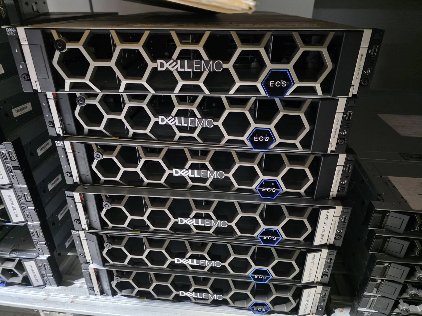 Dell R740 XD2 Xeon Gold 6140 x2 Ram 128 GB SAS 12 TB x6 power x2