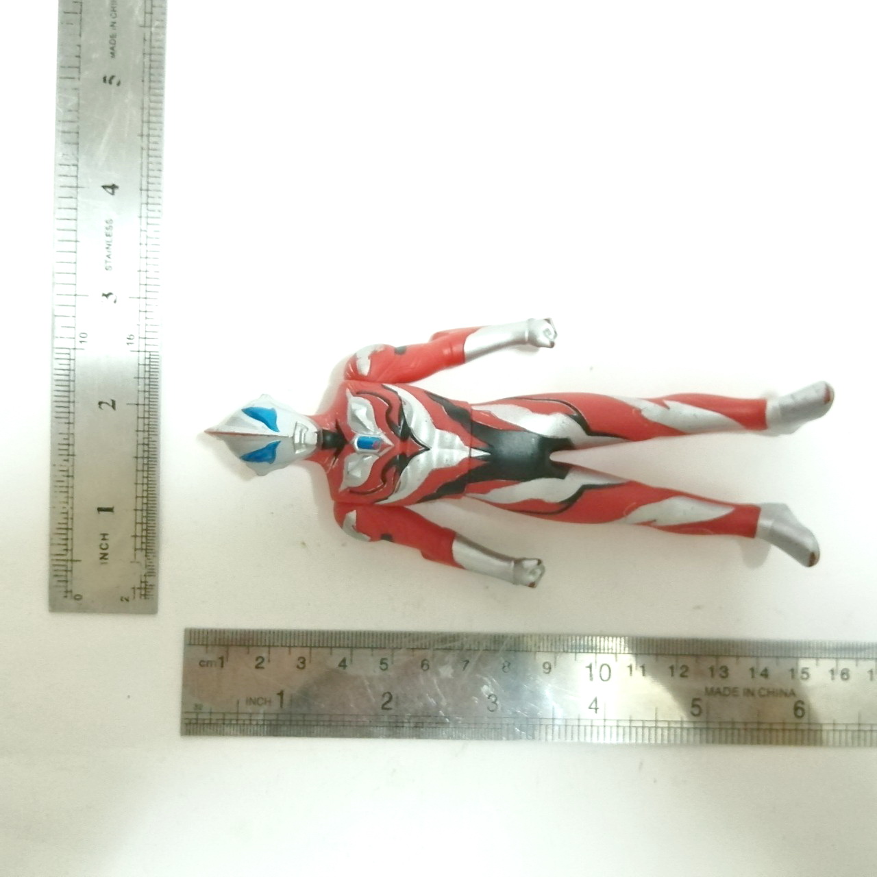 ซอฟ 5.5 นิ้ว ขนาดตามรูป อุลตร้าแมนจีส (jeed)ซอฟ ปี 2017 มีรอยบ้าง ตามภาพ