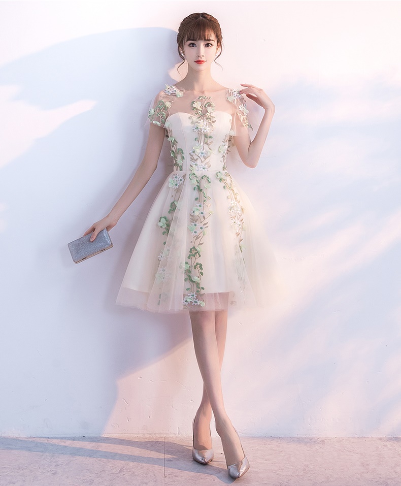 Pre-order ชุดราตรีสั้น เกาะอกพร้อมผ้าคลุมไหล่ ปักดิ้นรูปดอกไม้ทั้งชุด สวยหรู (ซิปหลัง)