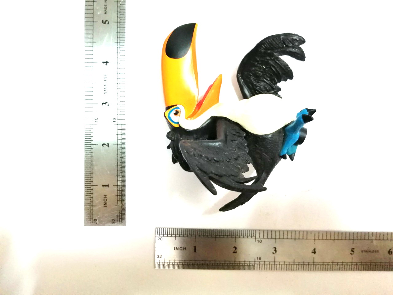 ฟิกเกอร์ RAFAEL ตัวละครจาก ภาพยนตร์ 3D.ของดิสนีย์ เรื่อง Rio ขนาด 3 นิ้ว ไม่มีฐาน แต่ตั้งได้ ,Figure Rafael, the animation bird from DIsney 's Rio