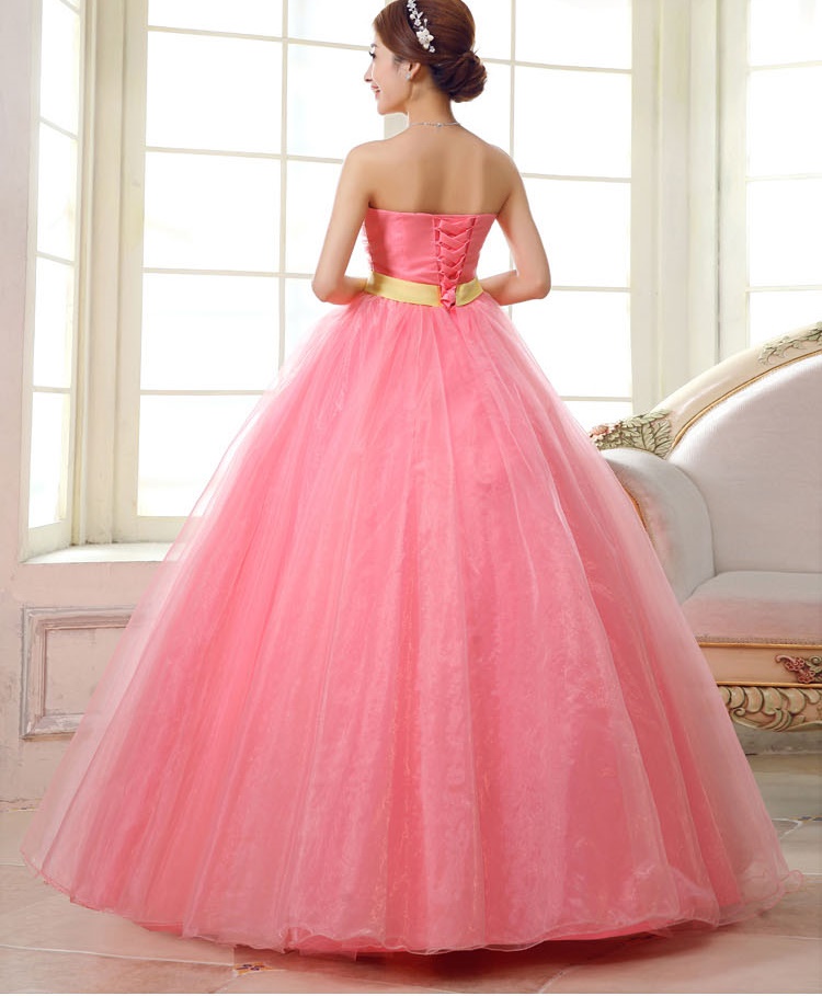 พร้อมเช่า ชุดแฟนซี ชุดราตรียาว สีโอรส เกาะอก ผูกโบว์คาดเอว กระโปรงพองสวย เชือกผูกหลัง