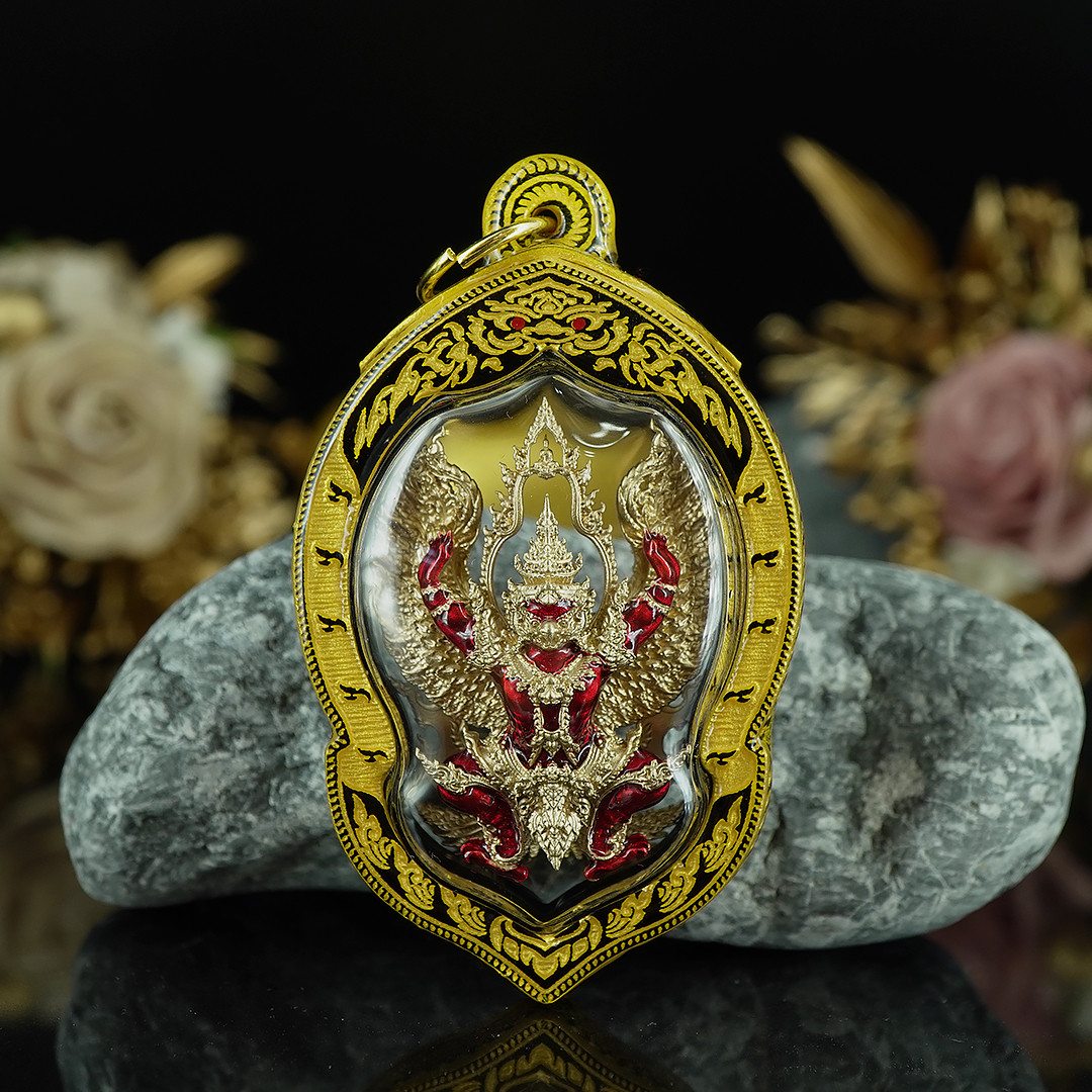 บริการเลี่ยมแบบมีลายขอบข้าง No.A สีทอง (แบบห้อยคอ ขนาดพระไม่เกิน 5 เซนติเมตร) ** ลูกค้าส่งงานมาเลี่ยมที่ร้าน ระยะเวลาเลี่ยมประมาณ 3-5 วัน ไม่รวมระยะเวลาจัดส่ง **