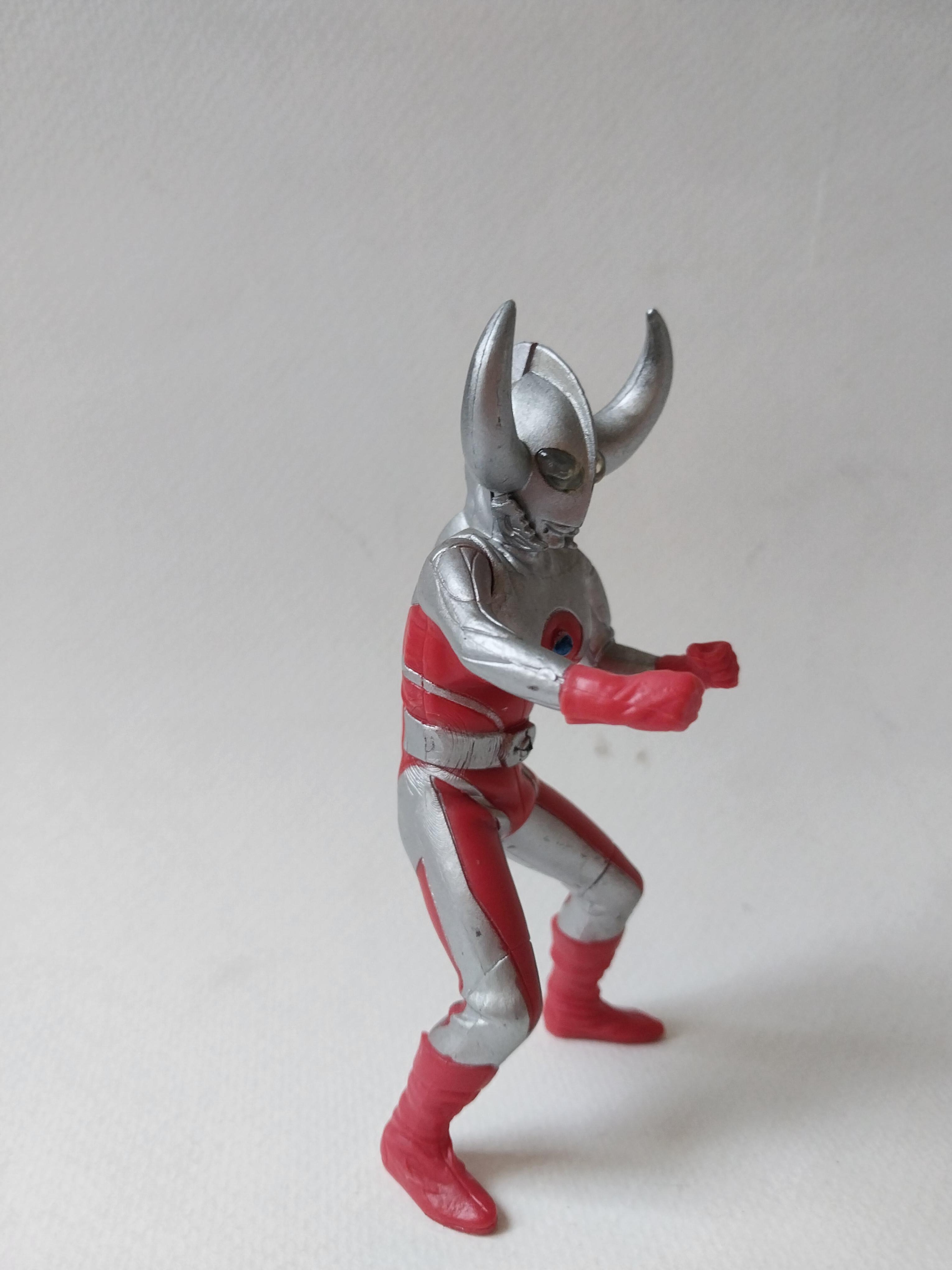 แคนดี้ทอย เจ้าพ่ออุลตร้า มีรอยบ้างตามภาพ **ไม่มีตราปั๊ม