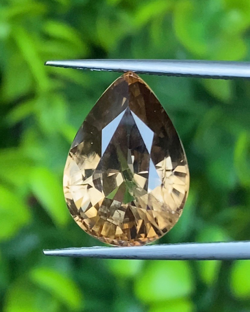 พลอย เพทาย Natural Zircon 14.34 กะรัต (Cts.) พร้อมใบเซอร์ พลอยแท้อัญมณีมงคล ประจําวันเกิด เครื่องประดับพลอย