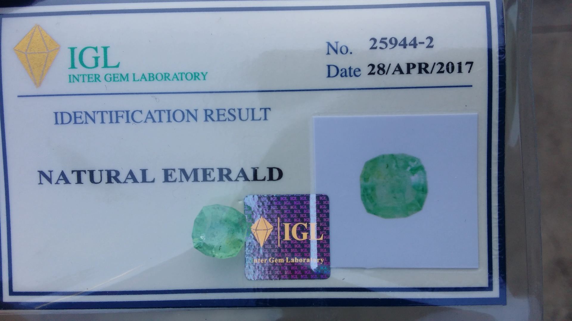 พลอย มรกต โคลัมเบีย Colombian Emerald 2.942 กะรัต (Cts.) พร้อมใบเซอร์ พลอยแท้ อัญมณีมงคลประจําวันเกิด เครื่องประดับพลอย