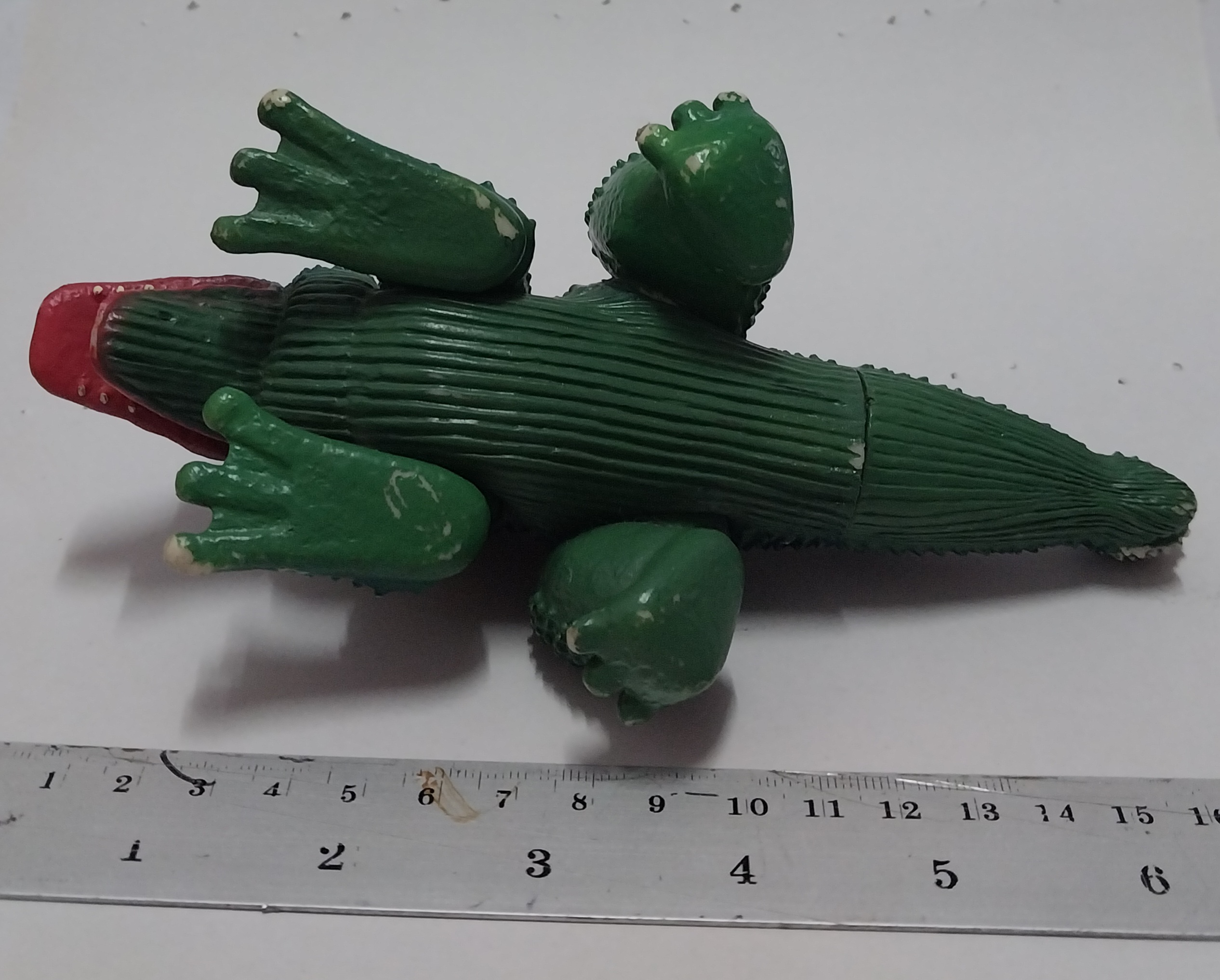 มือ2,ซอฟแข็ง มีรอยสีลอก โปรดดูทุกภาพ,ไม่มีตราปั๊ม ขยับขาได้ , 6นิ้้ว ตามรูป สัตว์ประหลาด กามาคุจิร่า จากอุลตร้าแมน