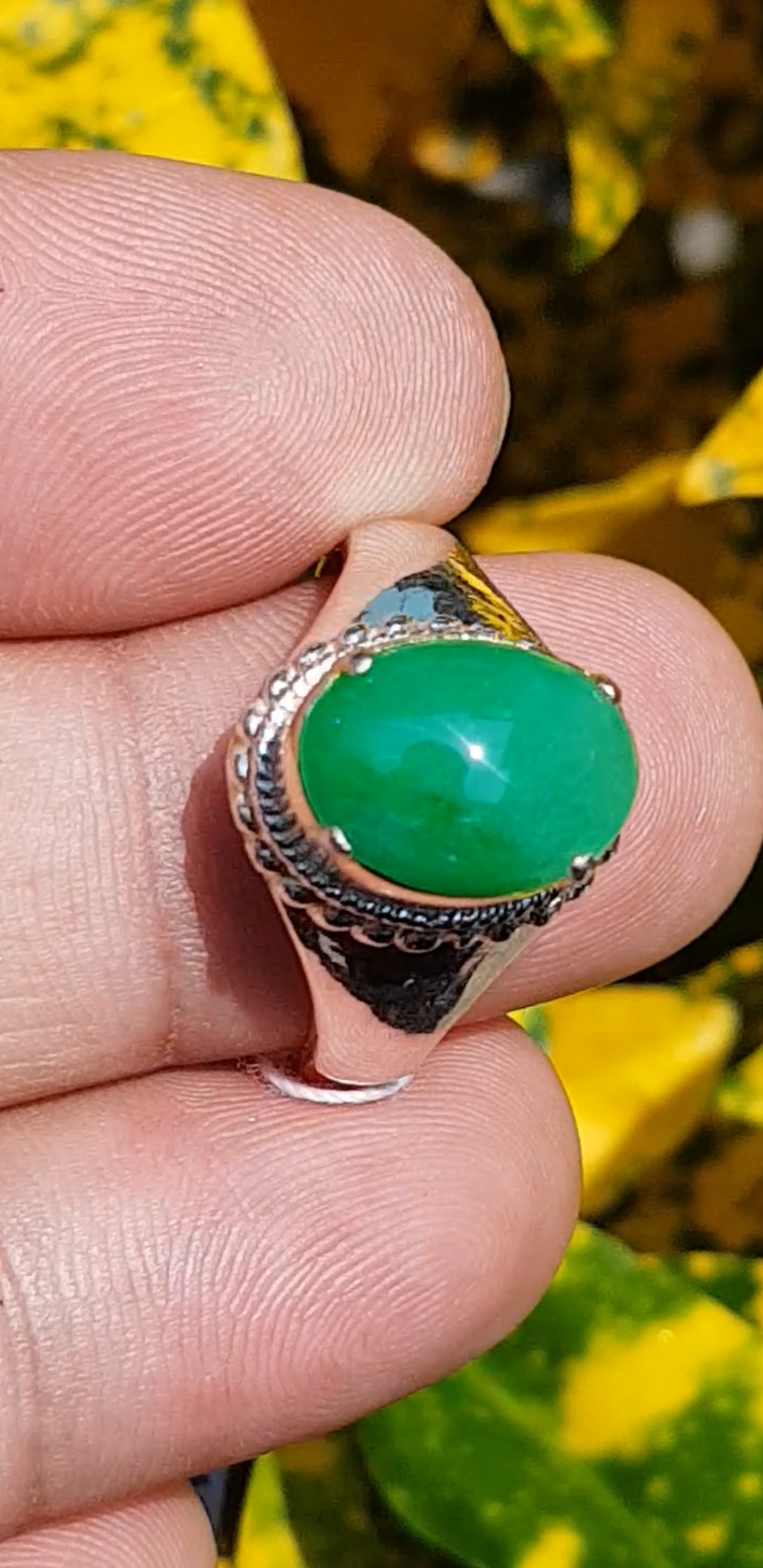หยก พม่า แท้ Jade แหวนหยก 翡翠戒指 (Jadeite ring) 2.34 กะรัต (Cts.) (Size) 60 ดิบ ไม่ผ่านการปรับปรุง (Type A) พม่า (Myanmar)