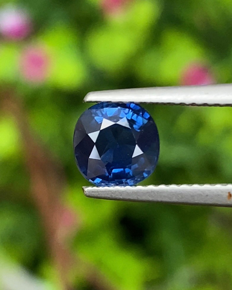 พลอย ไพลิน blue sapphire 1.57 กะรัต (Cts.) พร้อมใบเซอร์ พลอยแท้ อัญมณีมงคลประจําวันเกิด เครื่องประดับพลอย