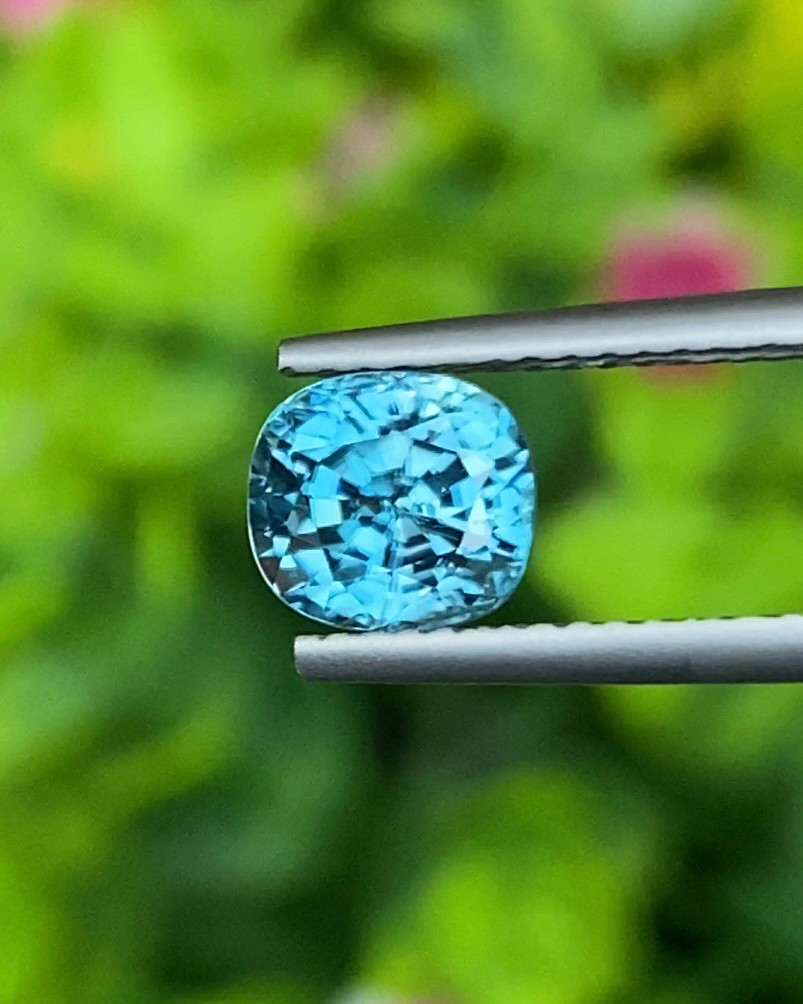 พลอย เพทาย Natural Zircon 2.27 กะรัต (Cts.) พลอยแท้อัญมณีมงคล ประจําวันเกิด เครื่องประดับพลอย