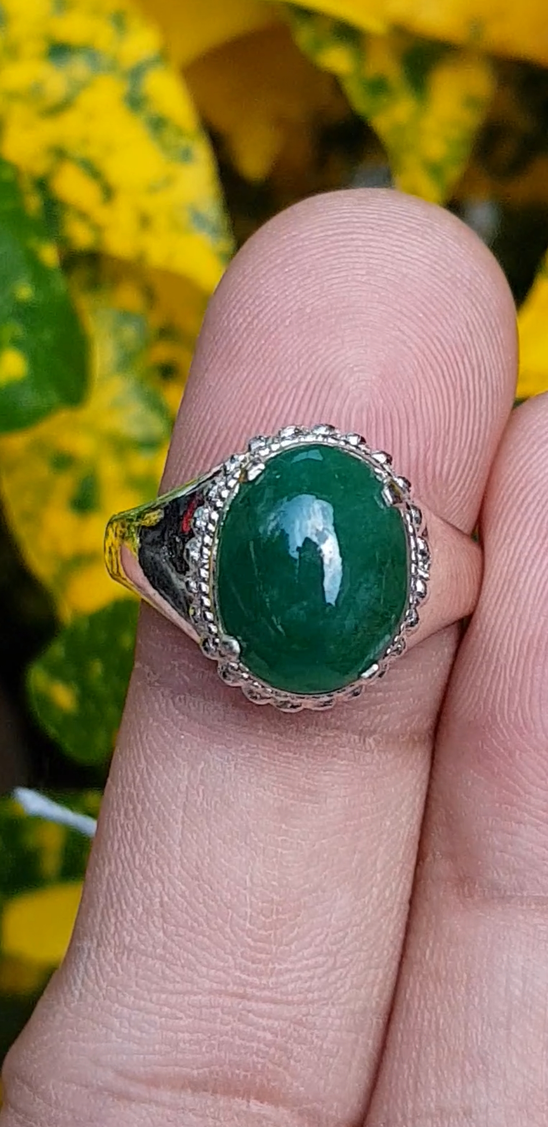 หยก พม่า แท้ Jade แหวนหยก 翡翠戒指 (Jadeite ring) 2.30 กะรัต (Cts.) (Size) 57 ดิบ ไม่ผ่านการปรับปรุง (Type A) พม่า (Myanmar)