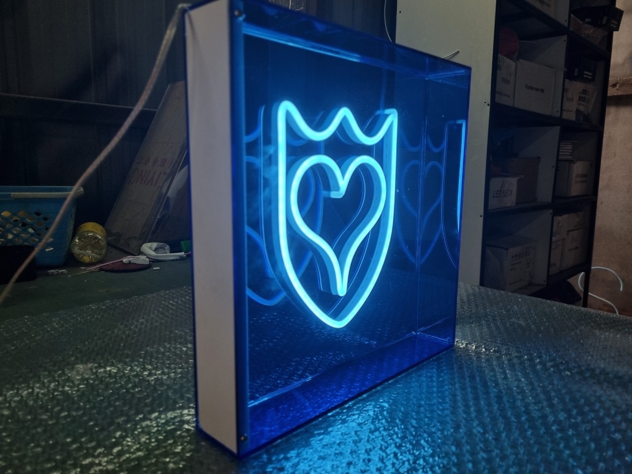 #กล่องอะคริลิคไฟนีออนLED