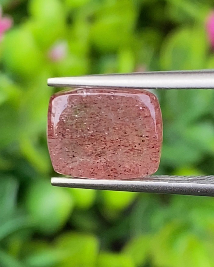 พลอย สตอเบอรี่ ควอตซ์ Strawberry Quartz 5.28 กะรัต (Cts.) พลอยแท้ อัญมณีมงคลประจําวันเกิด เครื่องประดับพลอย