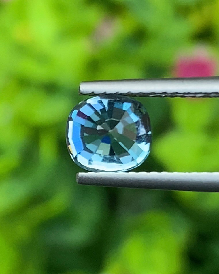 พลอย เพทาย Natural Zircon 2.27 กะรัต (Cts.) พลอยแท้อัญมณีมงคล ประจําวันเกิด เครื่องประดับพลอย