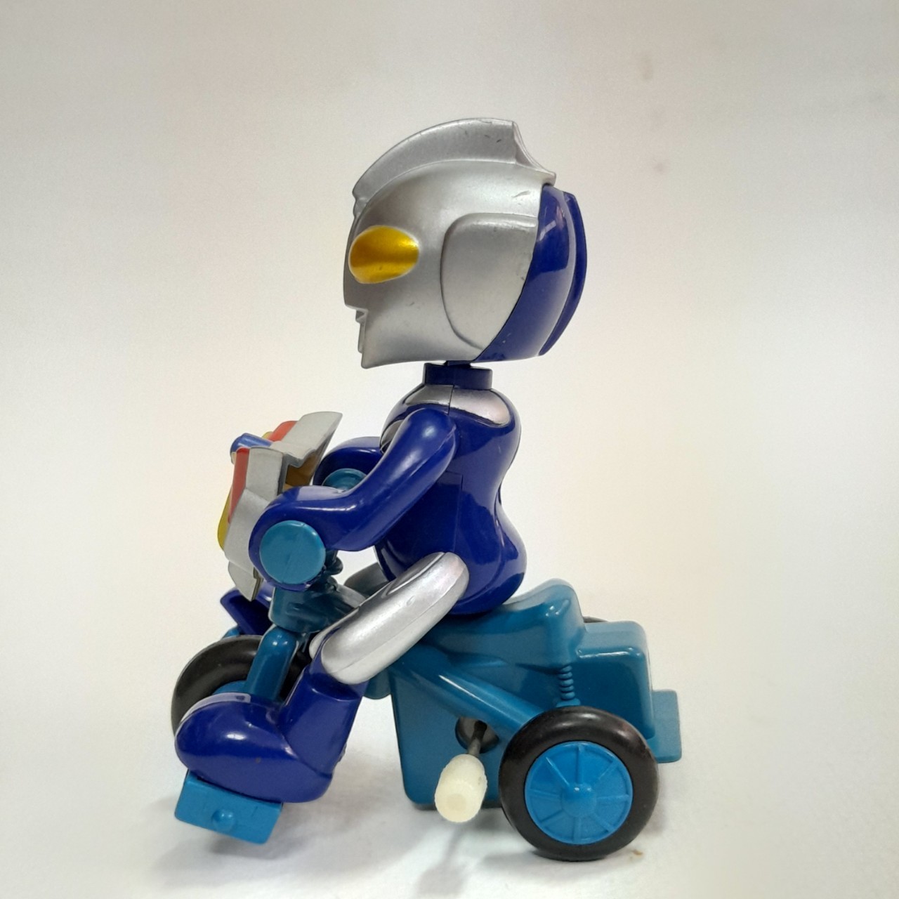 ตุ๊กตาพลาสติกอุลตร้าแมนคอสมอส ลูน่าโหมด ถีบจักรยาน ไขลาน ไม่ได้เช็คสภาพ งานไทย มีปั๊มลิขสิทธิ์สมโพธิ์ แสงเดือนฉาย งานเก่าสะสมหายาก