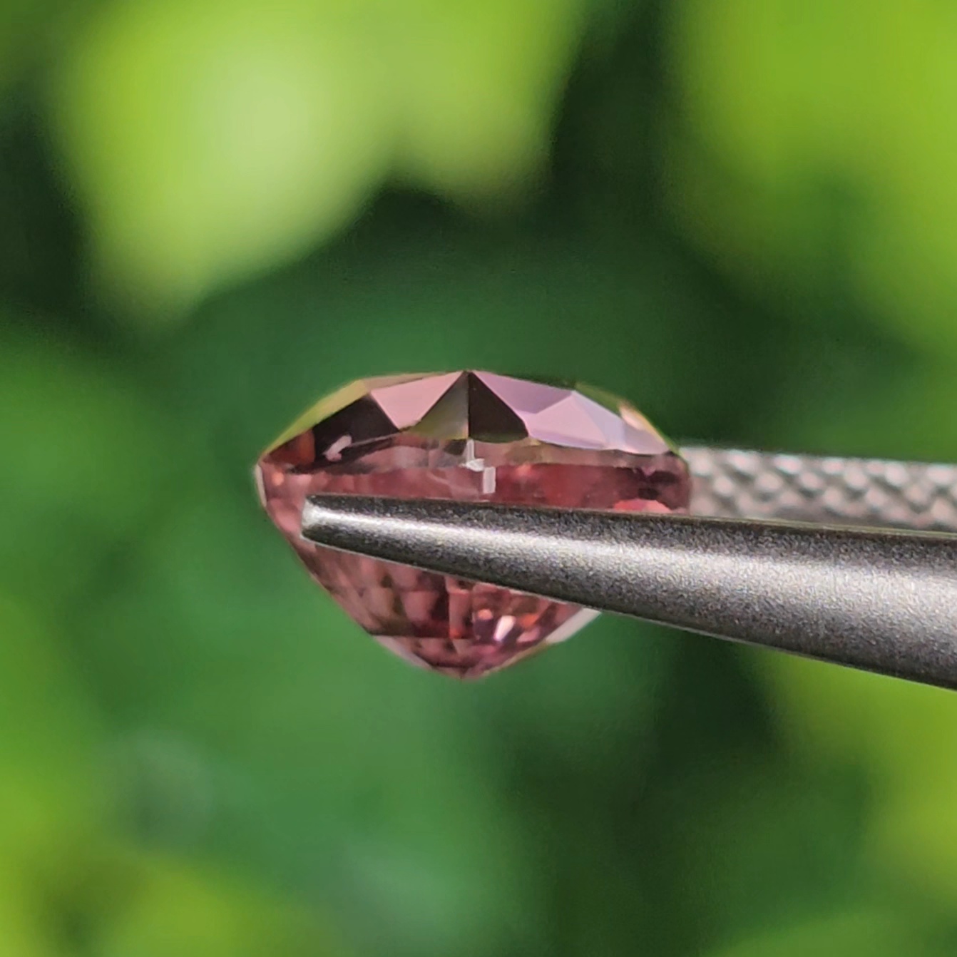 พลอย ชมพู ทัวร์มารีน ( Pink Tourmaline) 1.52 กะรัต (Cts.) อัญมณีมงคลประจําวันเกิด เครื่องประดับพลอย