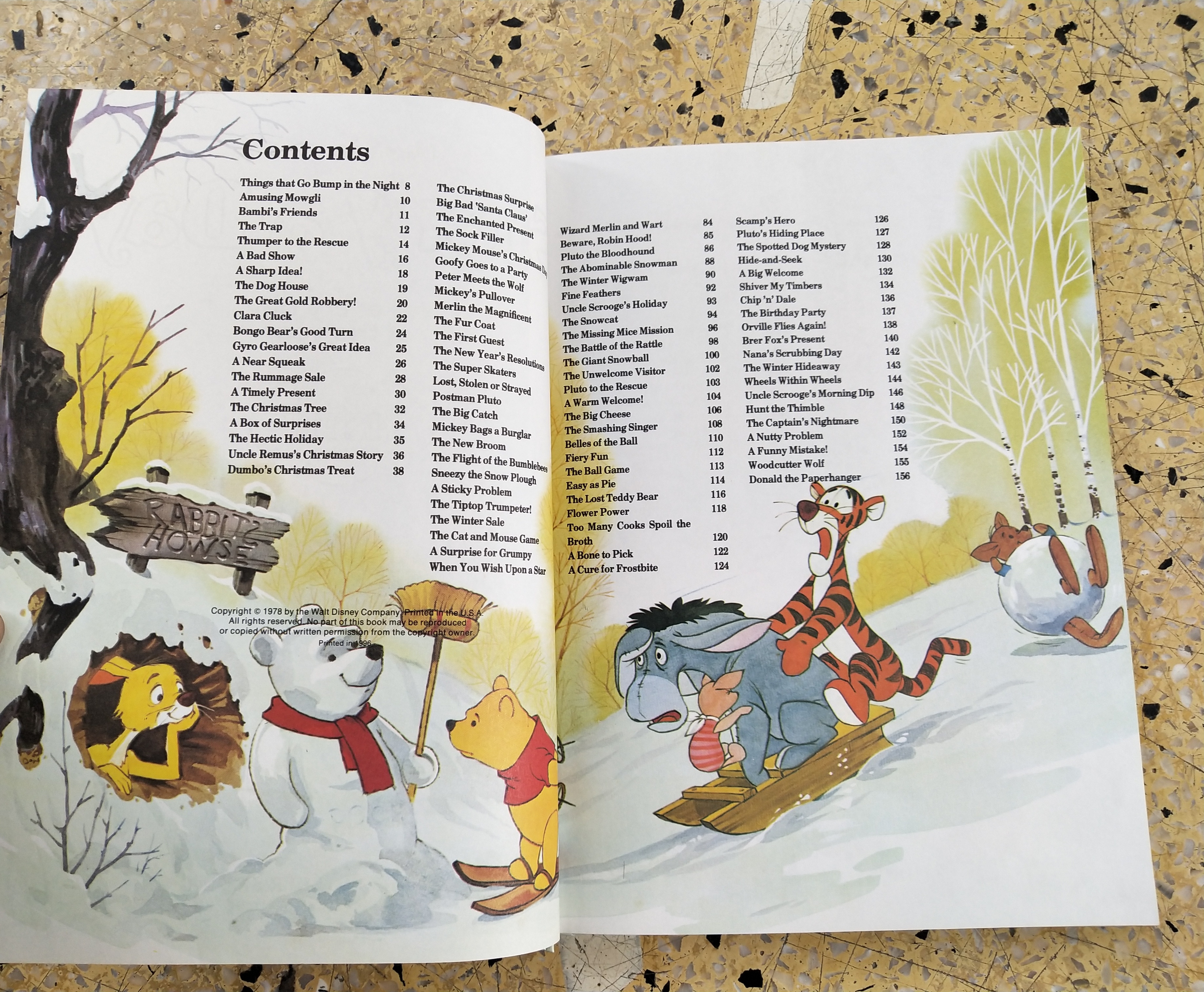 หนังสือภาพการ์ตูนดิสนีย์น่ารัก **หนังสิอเก่า มีตำหนิ โปรดตรวจสอบทุกภาพ ปกแข็ง ฉบับภาษาอังกฤษ เล่าเรื่องราวของทุกวันในฤดูหนาว ผ่านตัวการ์ตูนจากดิสนีย์ Story a Day for every day of the year ,Winter