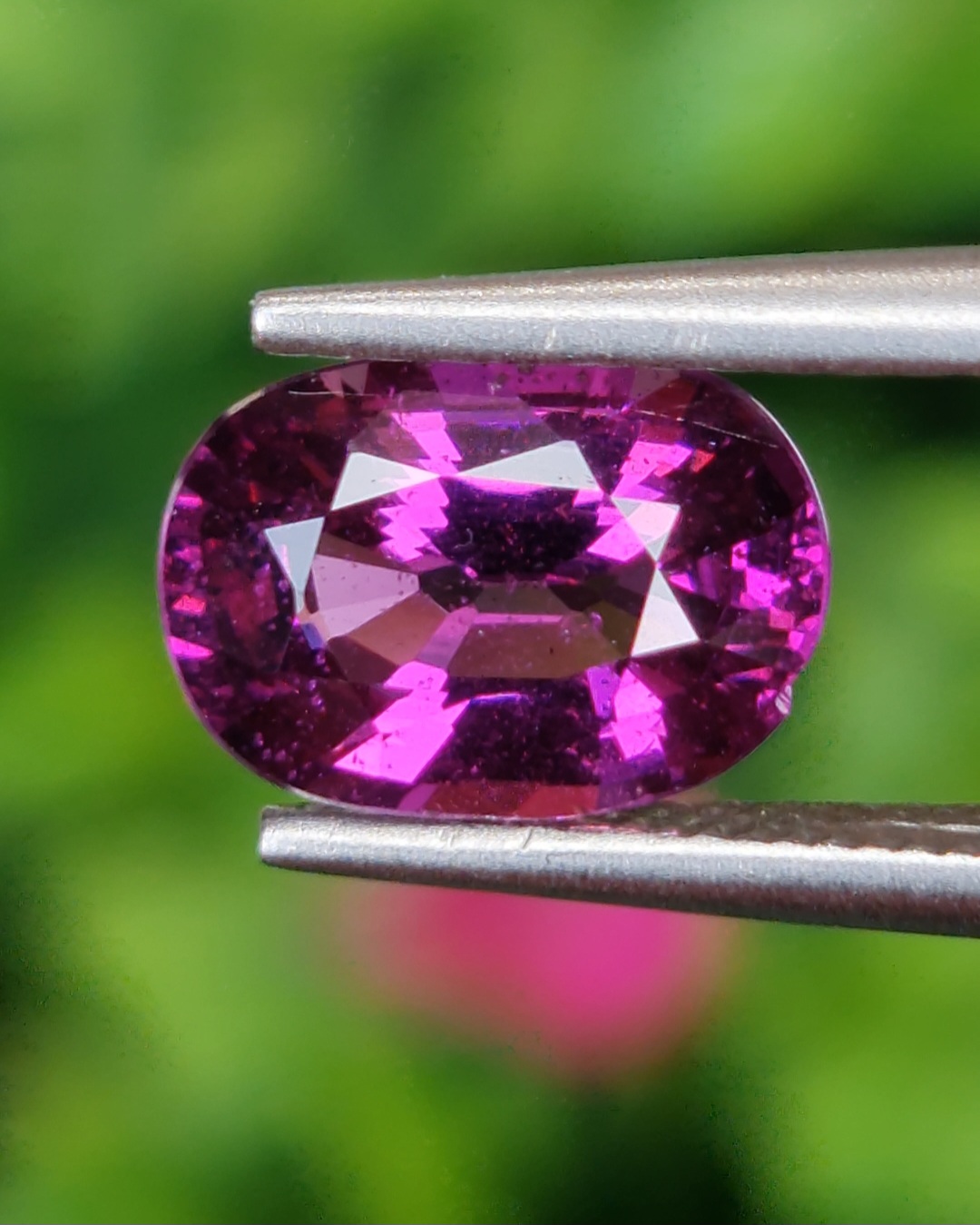 พลอย โรโดไลต์ กาเน็ท Rhodolite Garnet 2.13 กะรัต Cts.พลอยแท้ อัญมณีมงคลประจําวันเกิด เครื่องประดับพลอย