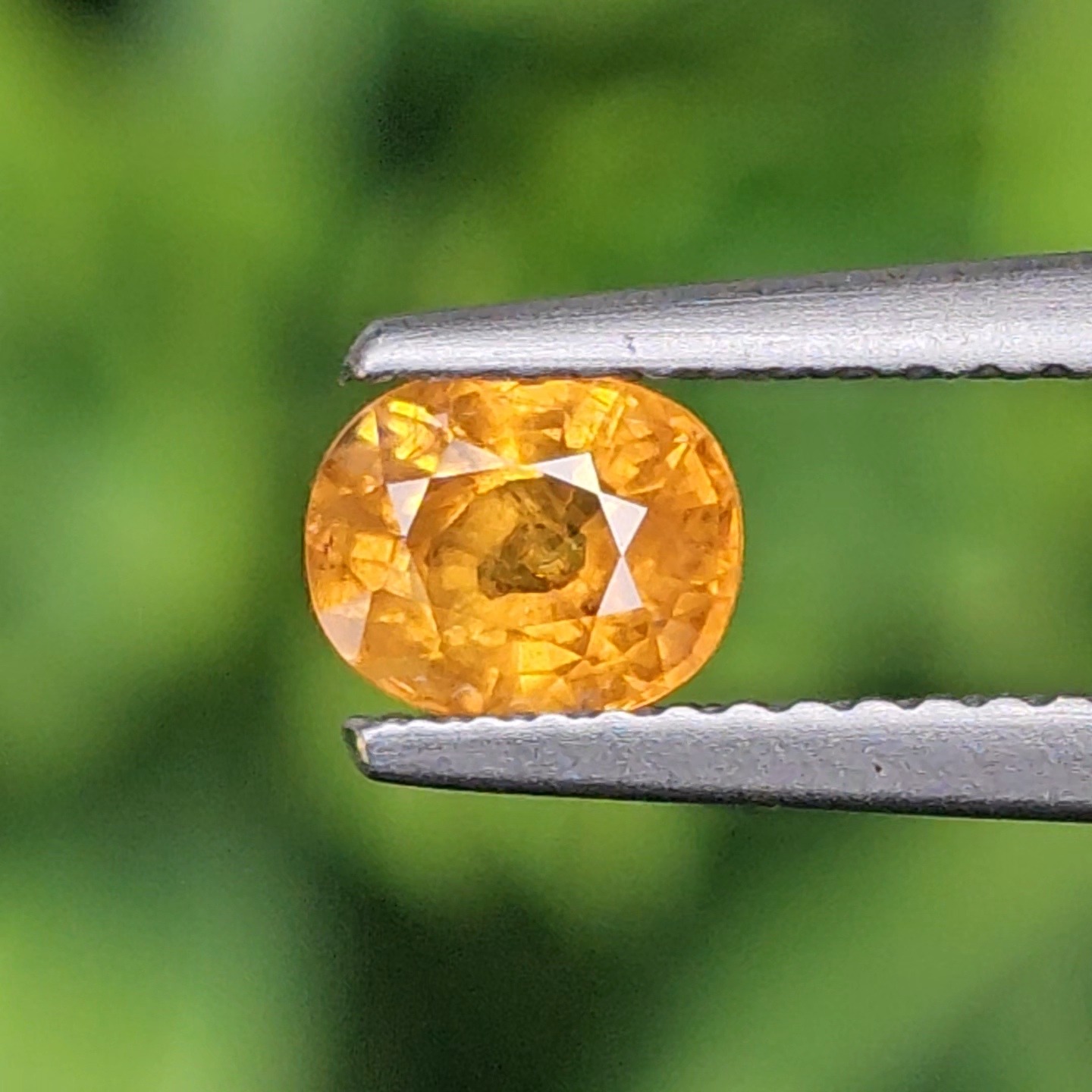 พลอย บุษราคัม yellow sapphire 0.82 กะรัต (Cts.) พลอยแท้ อัญมณีมงคลประจําวันเกิด เครื่องประดับพลอย