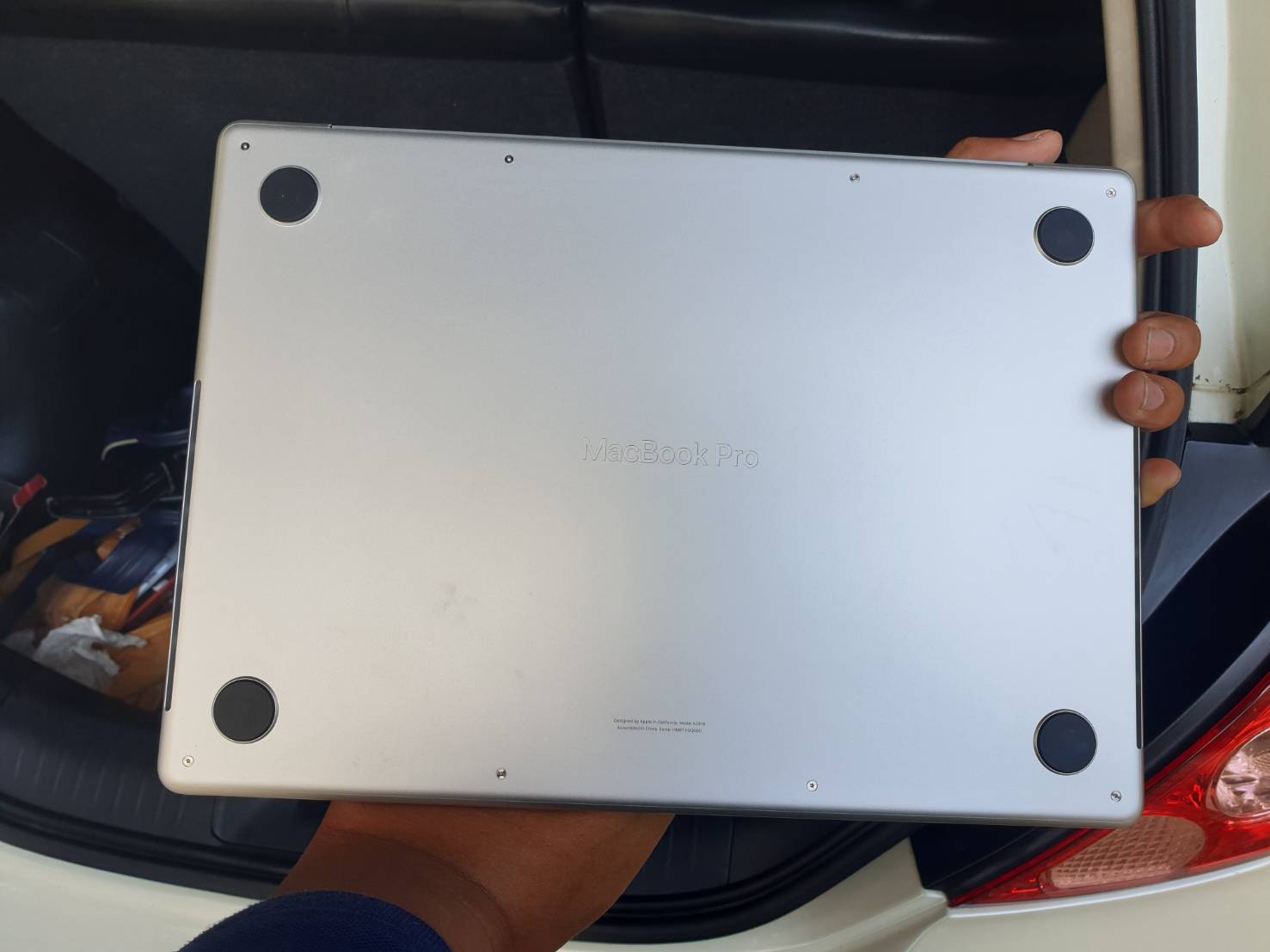 Apple Macbook Pro M3 14" 8GB/512GB เครื่องและสายชาตร์ สภาพใหม่มาก