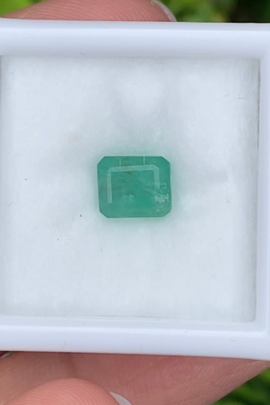 พลอย มรกต Natural Emerald แซมเบีย 1.29 กะรัต (Cts.) พลอยแท้ อัญมณีมงคลประจําวันเกิด เครื่องประดับพลอย