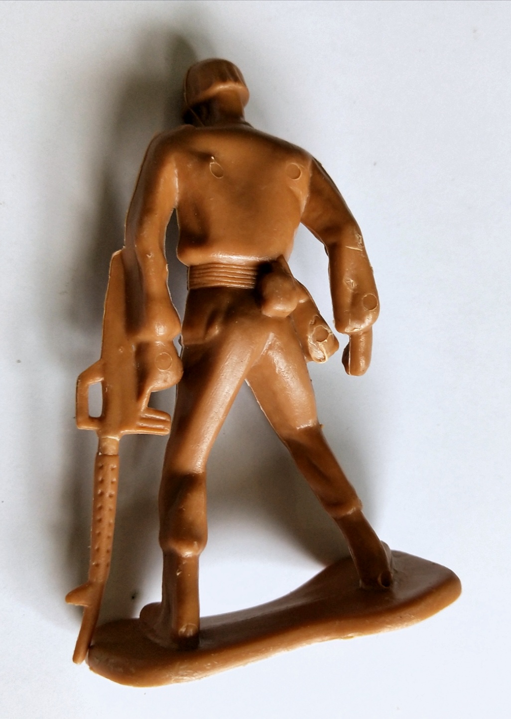 ของสะสม โมเดลพลาสติก ตุ๊กตาทหารยืนถือปืน สีน้ำตาล จาก Greenerier International Inc.