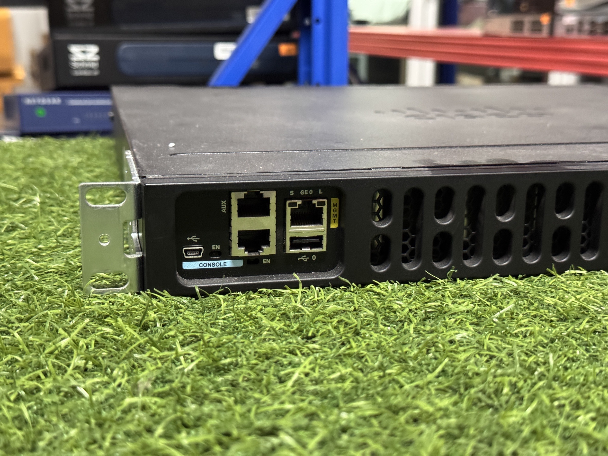 Cisco 4300 Series Integrated Services Routers มี 40 ตัว