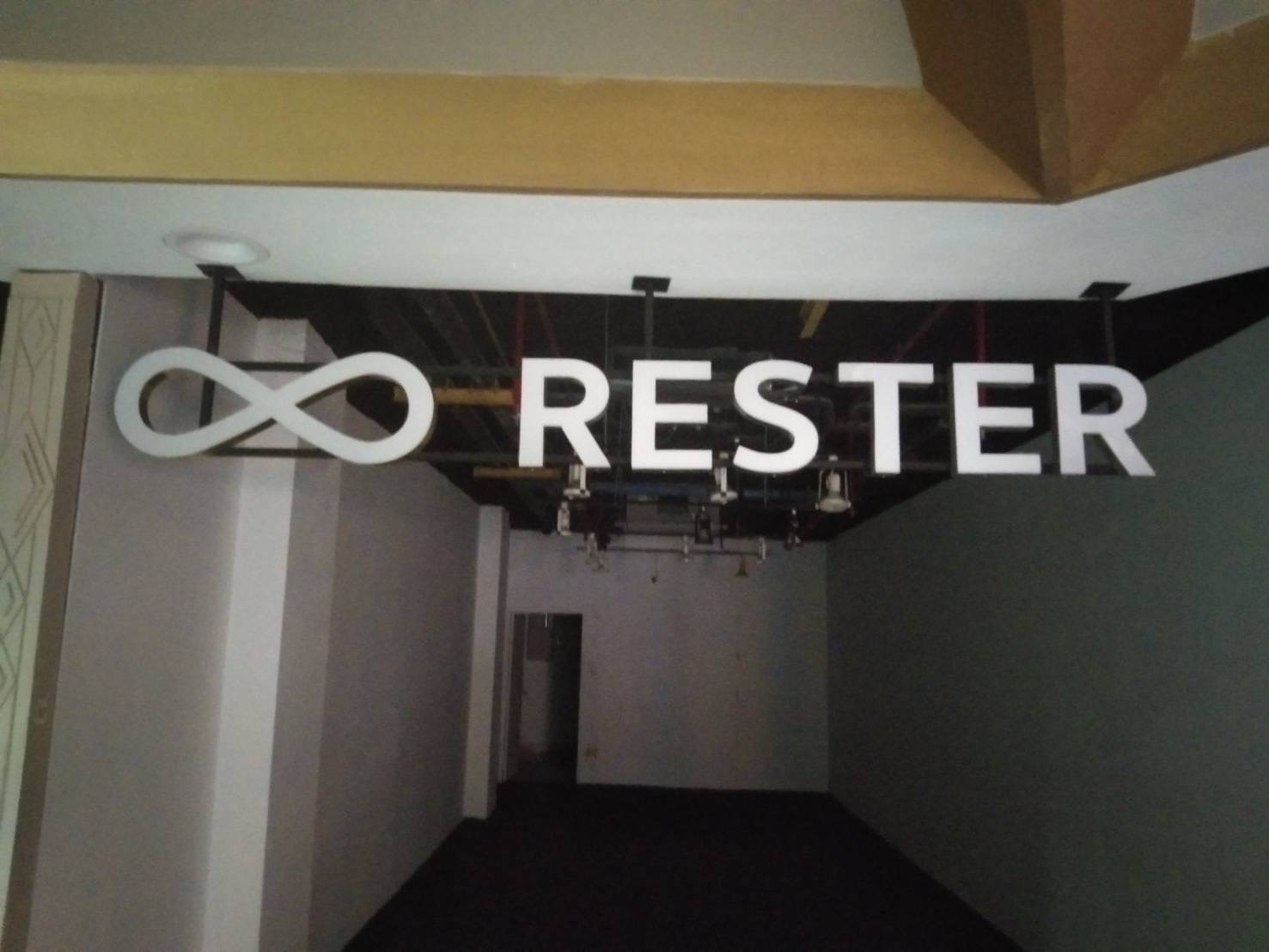 งานผลิตติดตั้ง ป้ายอักษรสแตนเลสแฮร์ไลน์ยกขอบ ป้ายเชียงใหม่