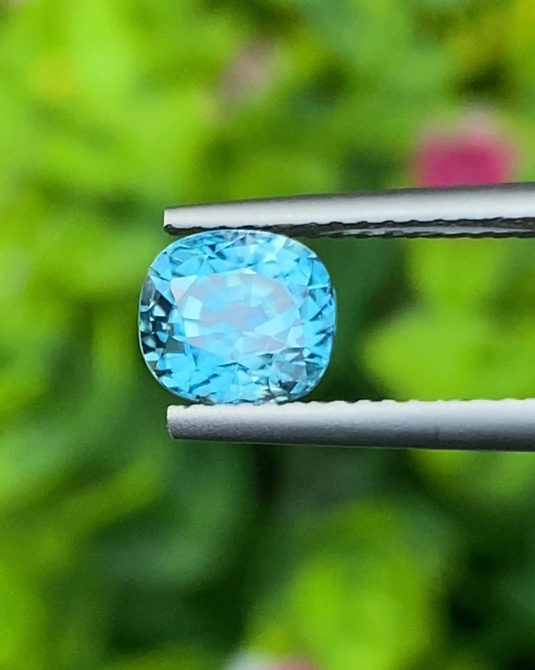 พลอย เพทาย Natural Zircon 2.27 กะรัต (Cts.) พลอยแท้อัญมณีมงคล ประจําวันเกิด เครื่องประดับพลอย