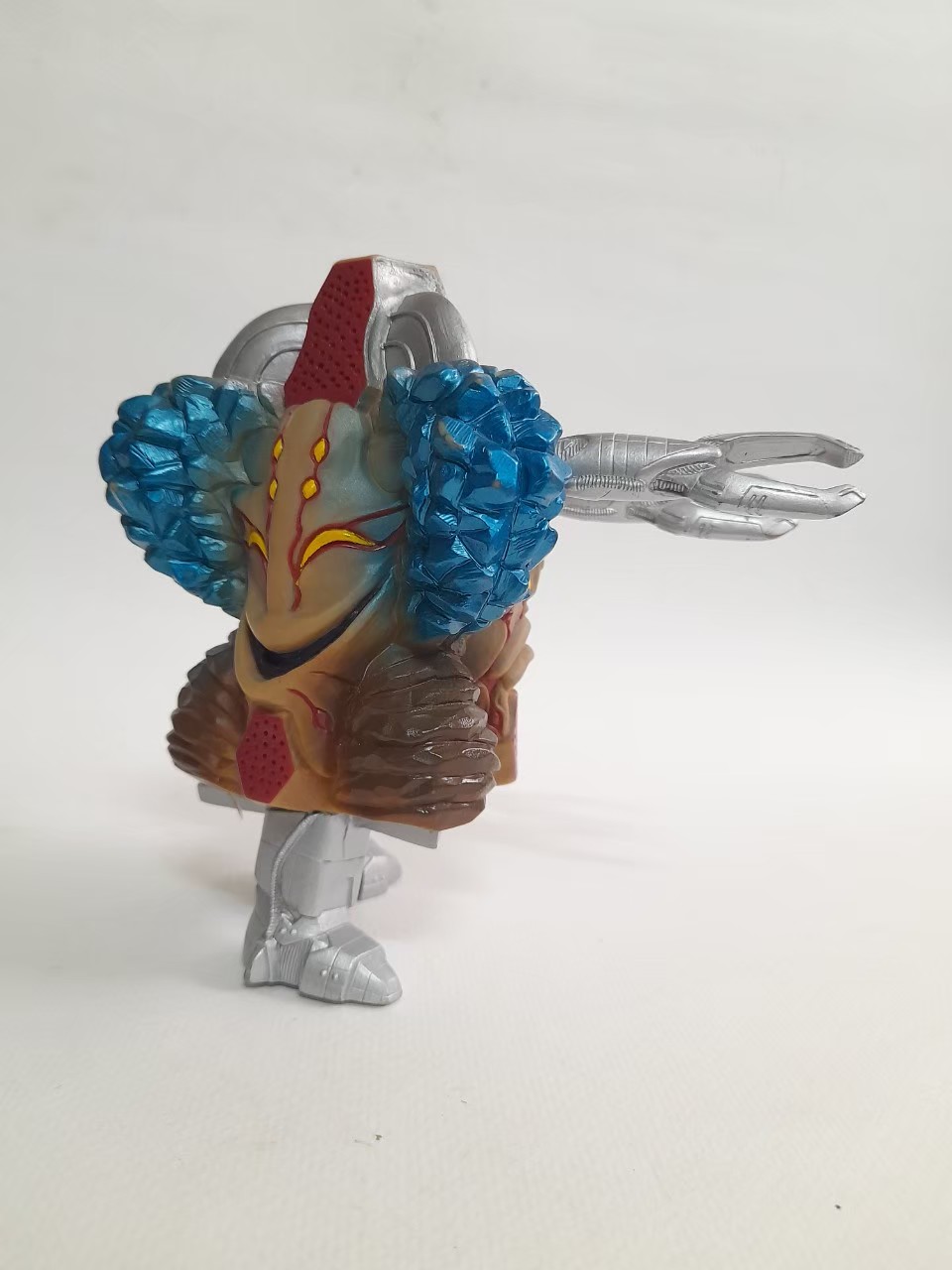 มีหลายภาพ,ซอฟ 6-6.5นิ้ว สัตว์ประหลาด การาอ้อน จากอุลตร้าแมนไดน่า ขนาดตามรูปมือสองสภาพดีมีรอยบ้าง มีปั๊ม