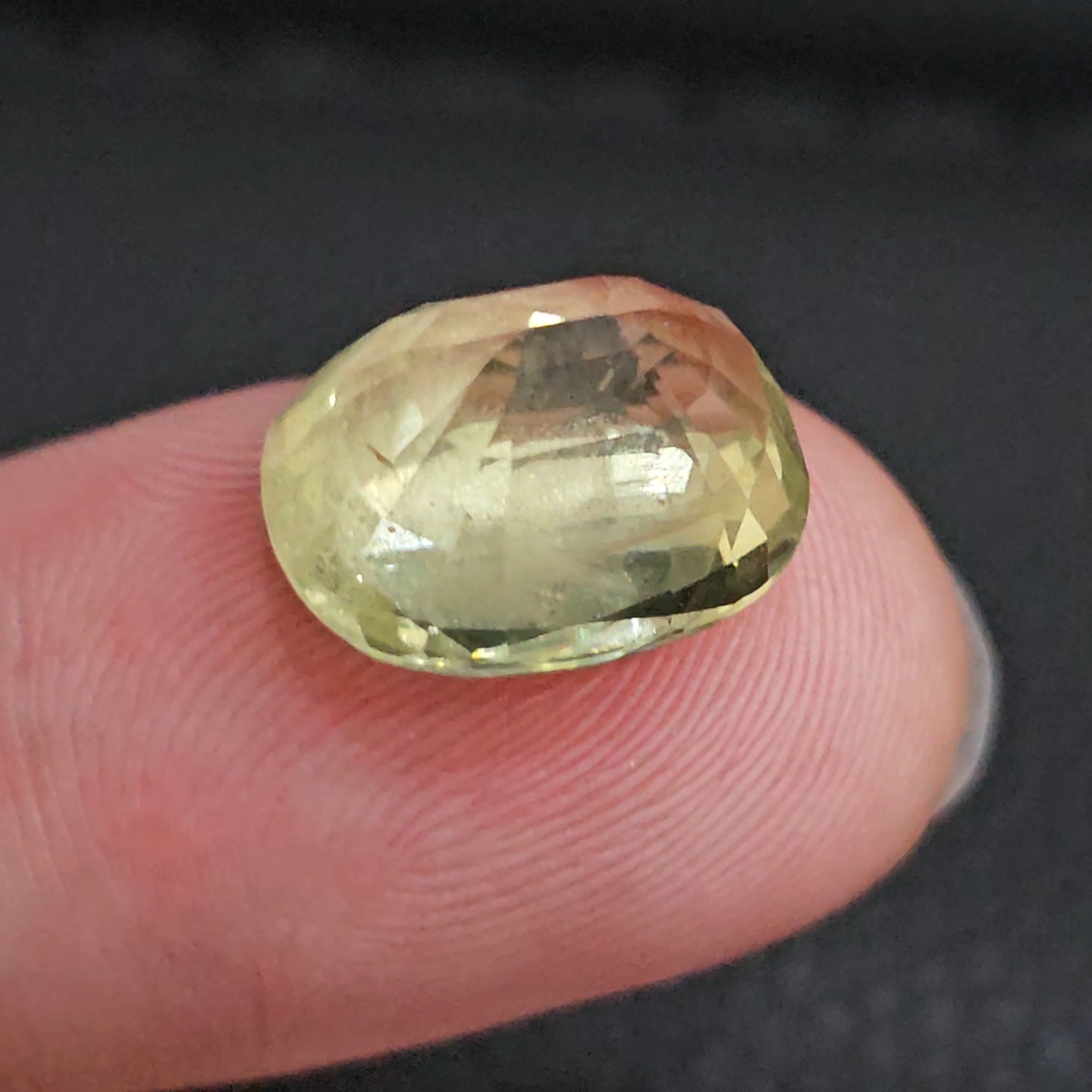พลอย คริโซเบริล (Chrysoberyl) 10.50 กะรัต (Cts.) พร้อมใบเซอร์ พลอยแท้ อัญมณีมงคลประจําวันเกิด เครื่องประดับพลอย
