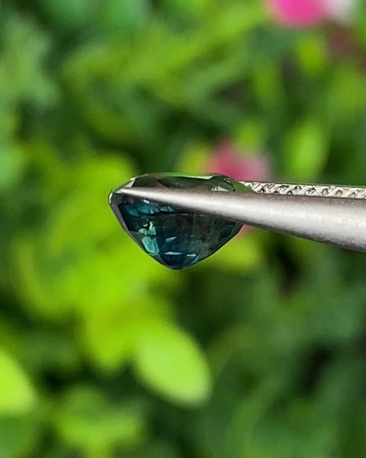 พลอย แซฟไฟร์ 3 สี Tri-Color Sapphire 1.65 กะรัต (Cts.) พลอยแท้ อัญมณีมงคลประจําวันเกิด เครื่องประดับพลอย