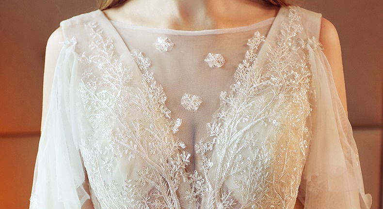 ชุดแต่งงาน แขนแต่งระบาย หางยาว เชือกผูกหลัง